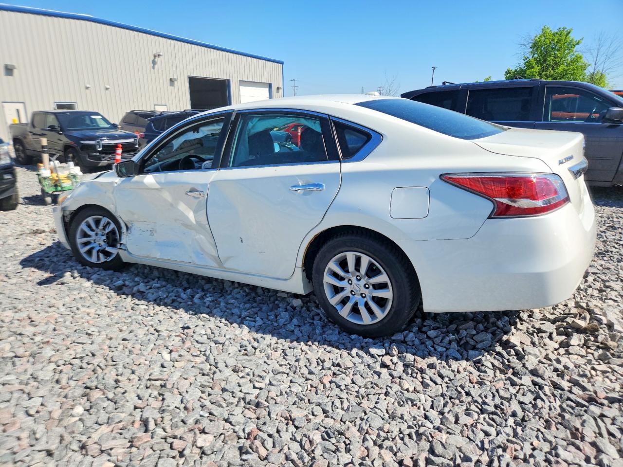 2015 Nissan Altima 2.5 S White vin: 1N4AL3AP5FN320568