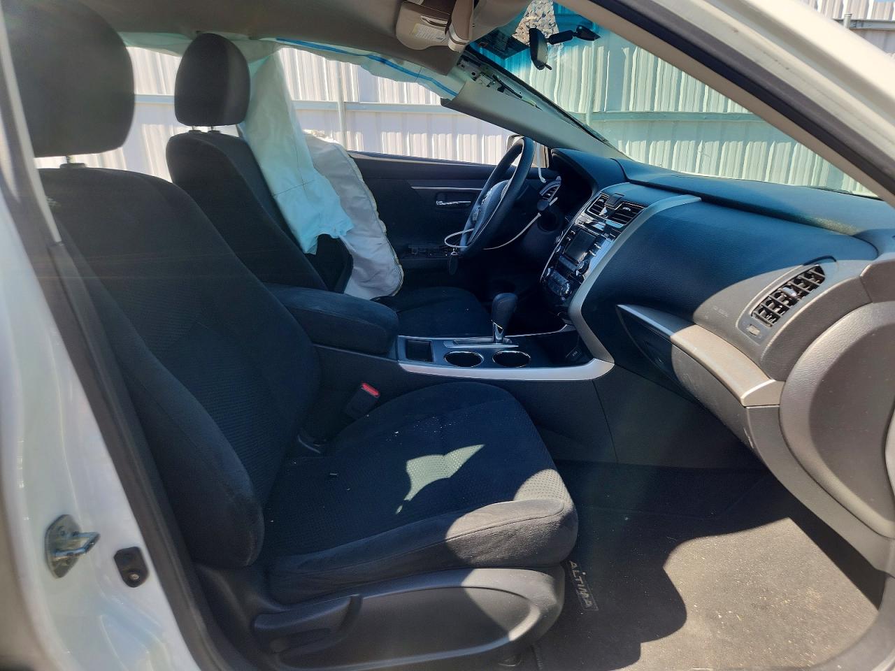 2015 Nissan Altima 2.5 S White vin: 1N4AL3AP5FN320568