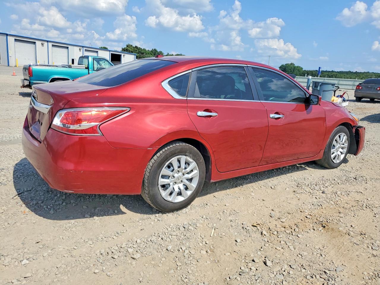2015 Nissan Altima 2.5 S Red vin: 1N4AL3AP5FN342604