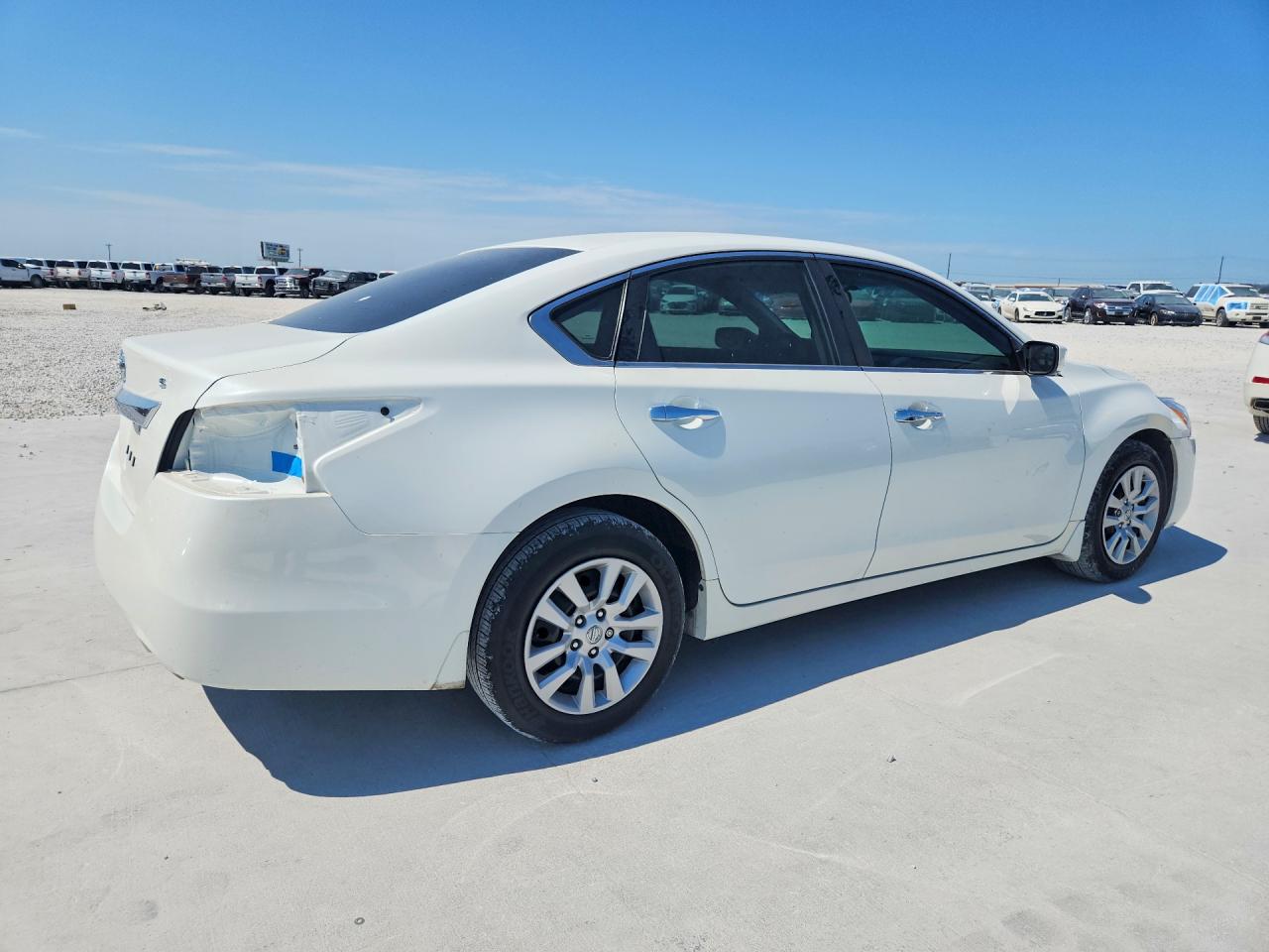2015 Nissan Altima 2.5 S White vin: 1N4AL3AP5FN346748