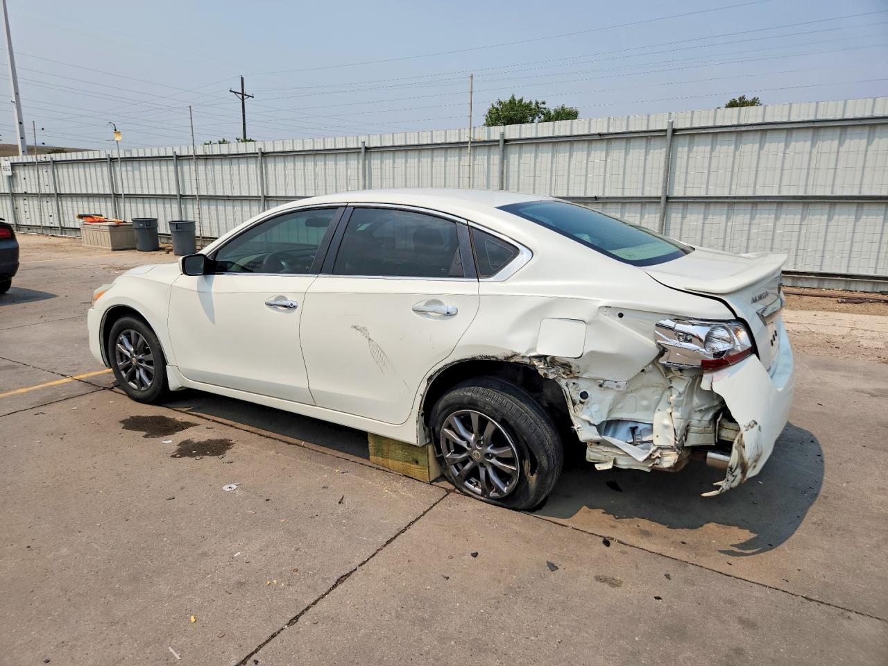 2015 Nissan Altima 2.5 S Белый vin: 1N4AL3AP5FN359225