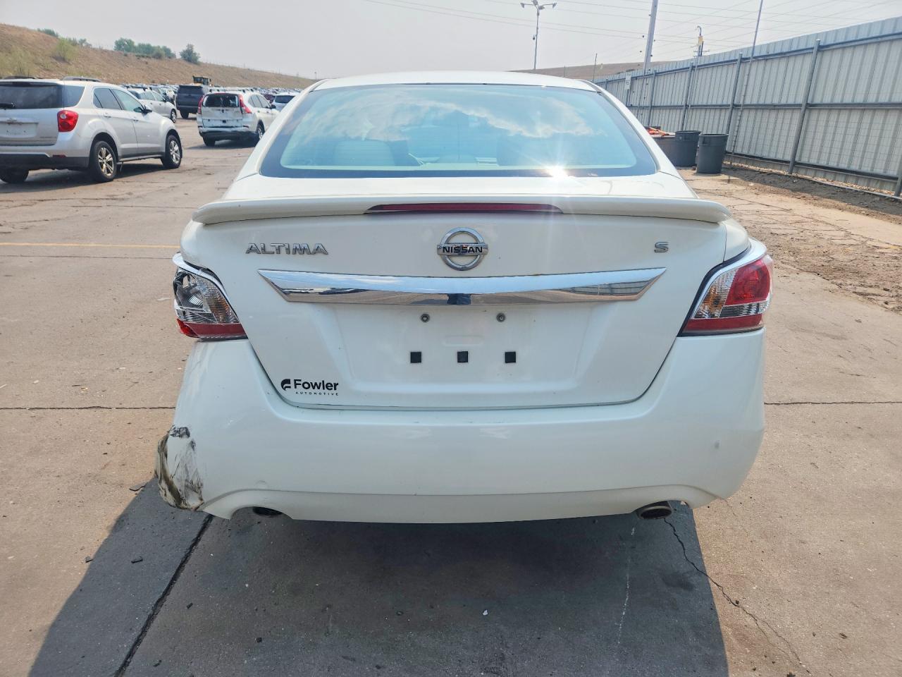 2015 Nissan Altima 2.5 S Белый vin: 1N4AL3AP5FN359225