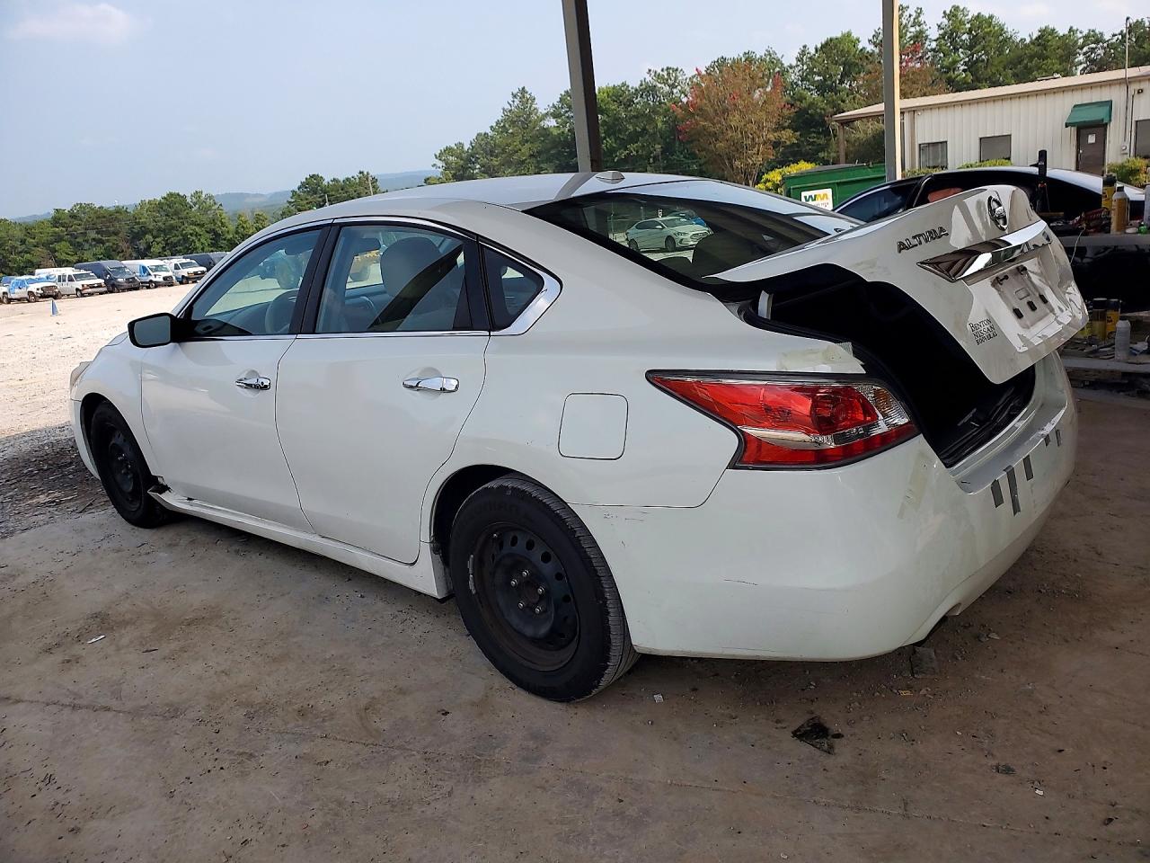 2015 Nissan Altima 2.5 S White vin: 1N4AL3AP5FN388286