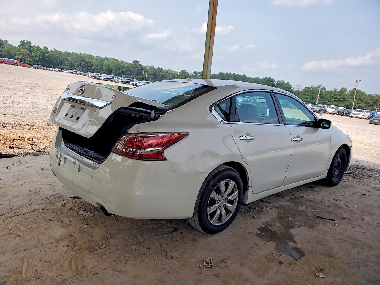 2015 Nissan Altima 2.5 S White vin: 1N4AL3AP5FN388286