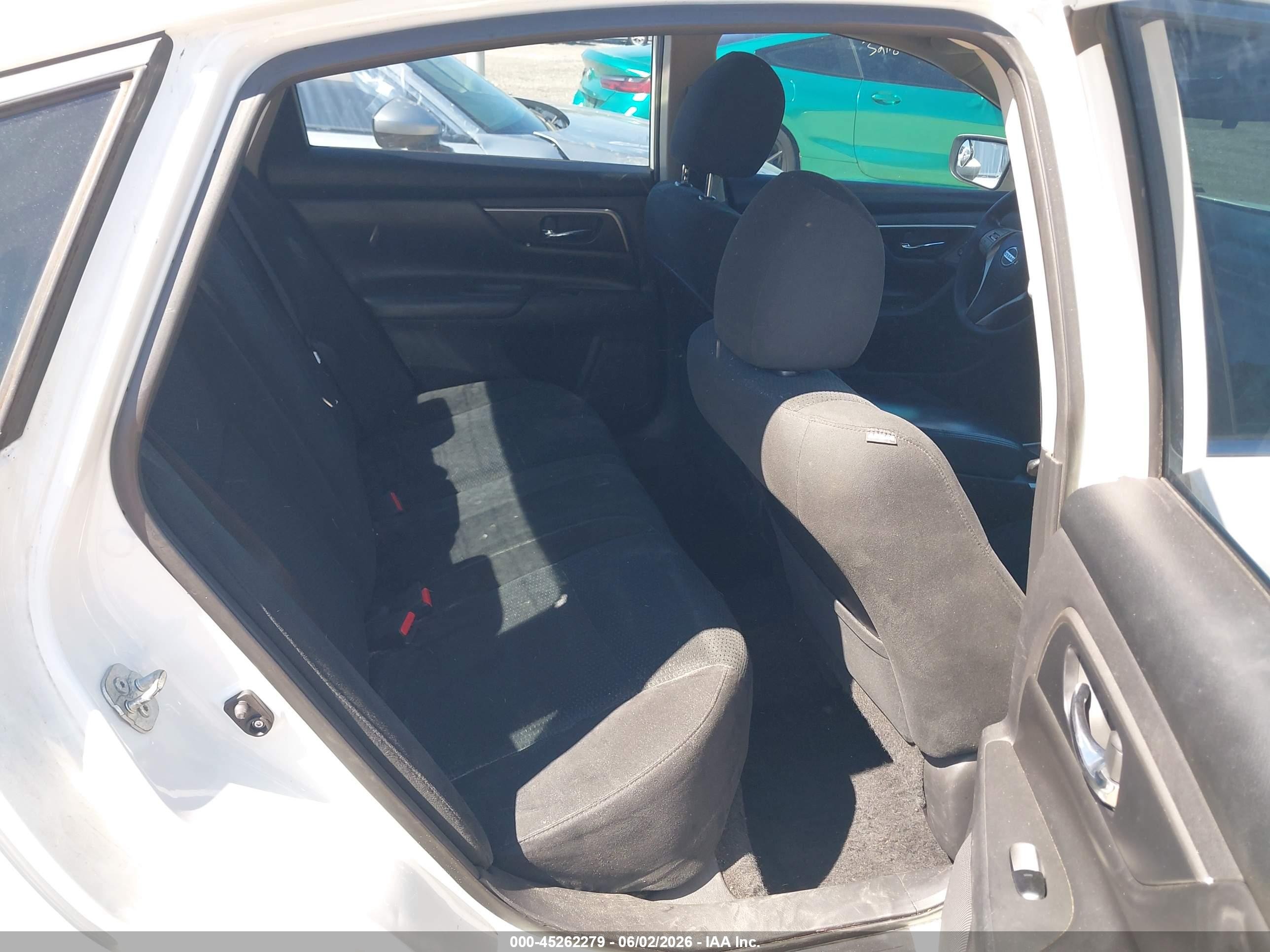 2015 Nissan Altima 2.5 S White vin: 1N4AL3AP5FN403224