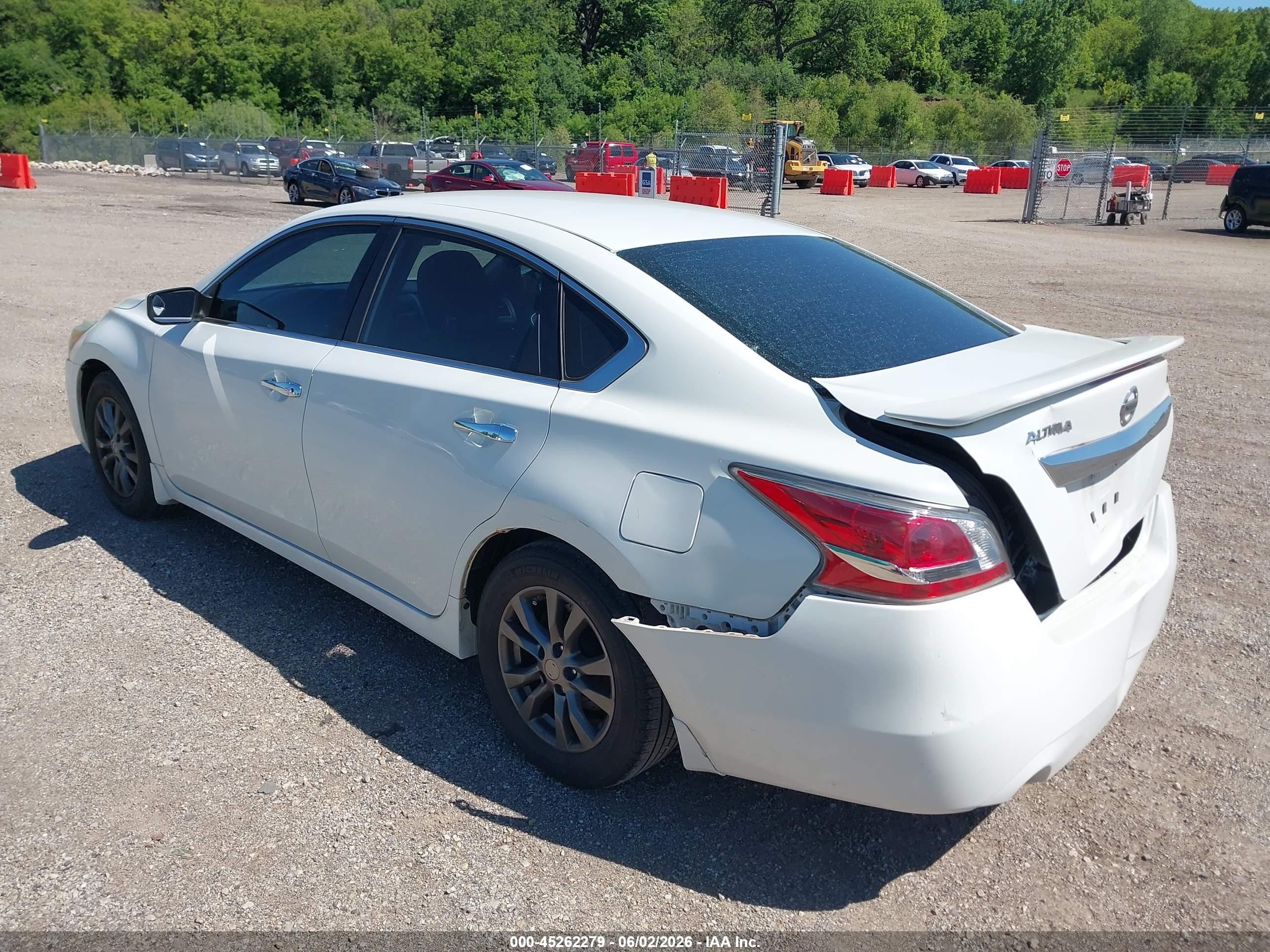 2015 Nissan Altima 2.5 S White vin: 1N4AL3AP5FN403224