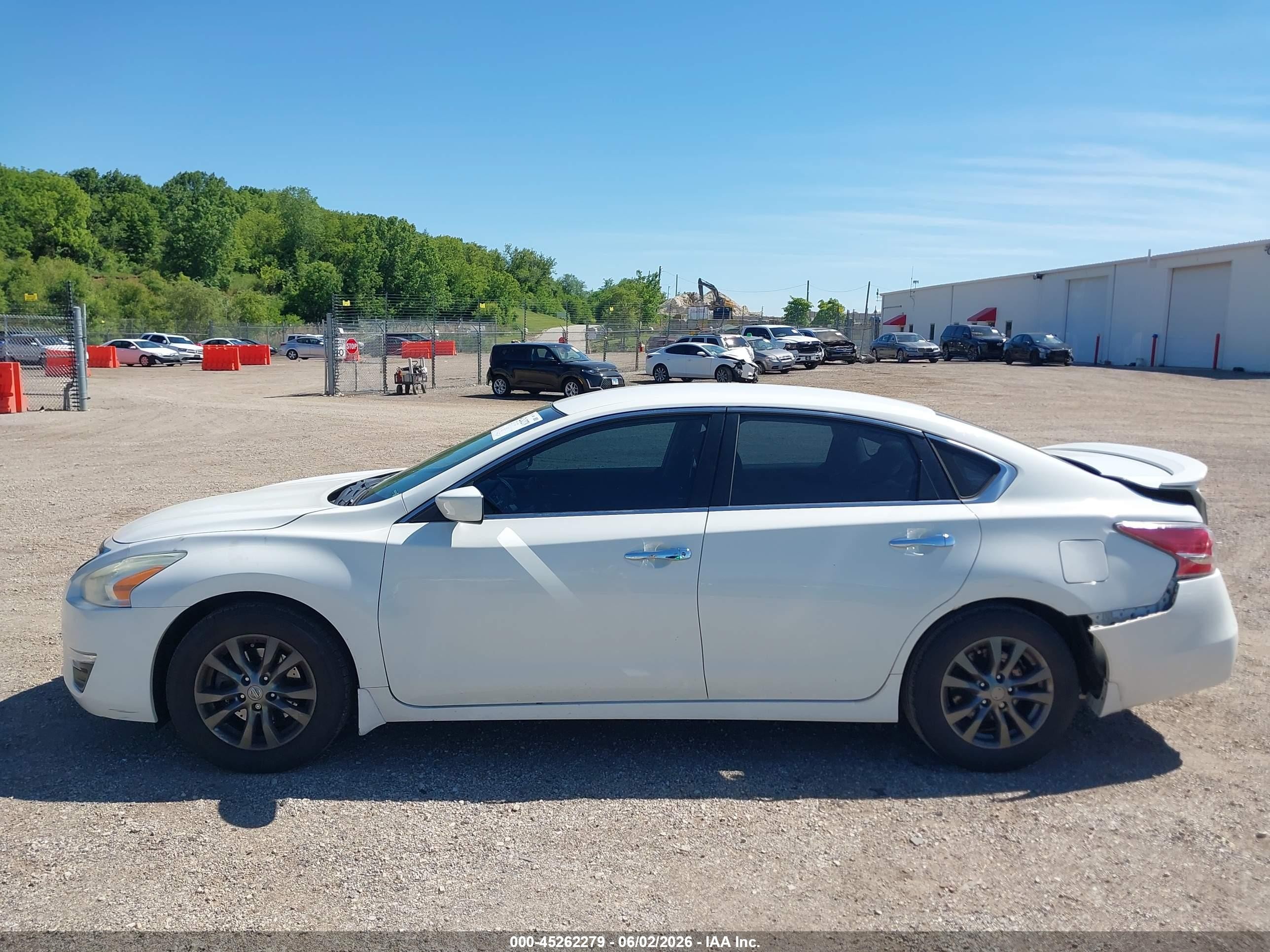 2015 Nissan Altima 2.5 S White vin: 1N4AL3AP5FN403224