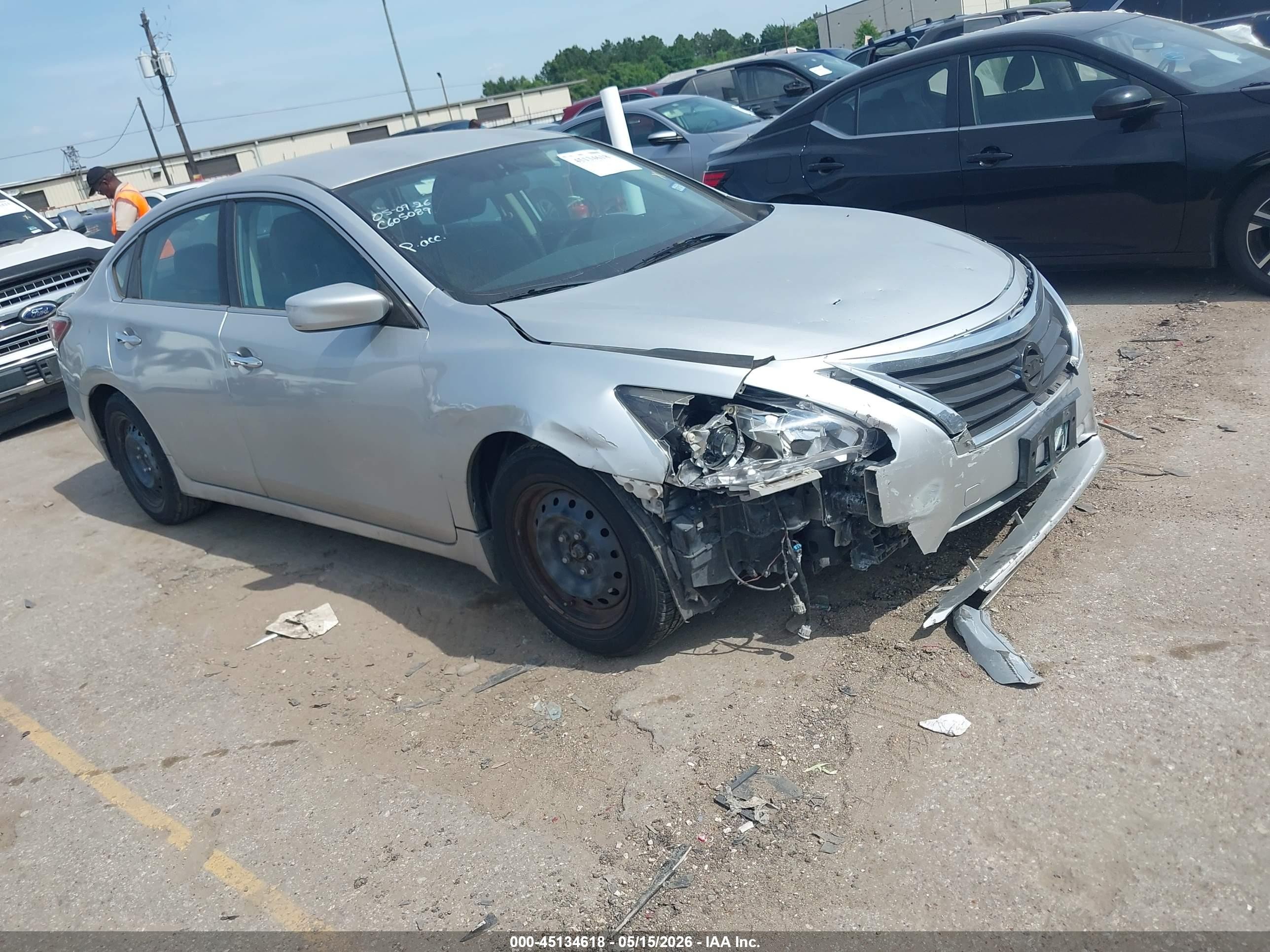 2015 Nissan Altima 2.5 S Серебряный vin: 1N4AL3AP5FN886827