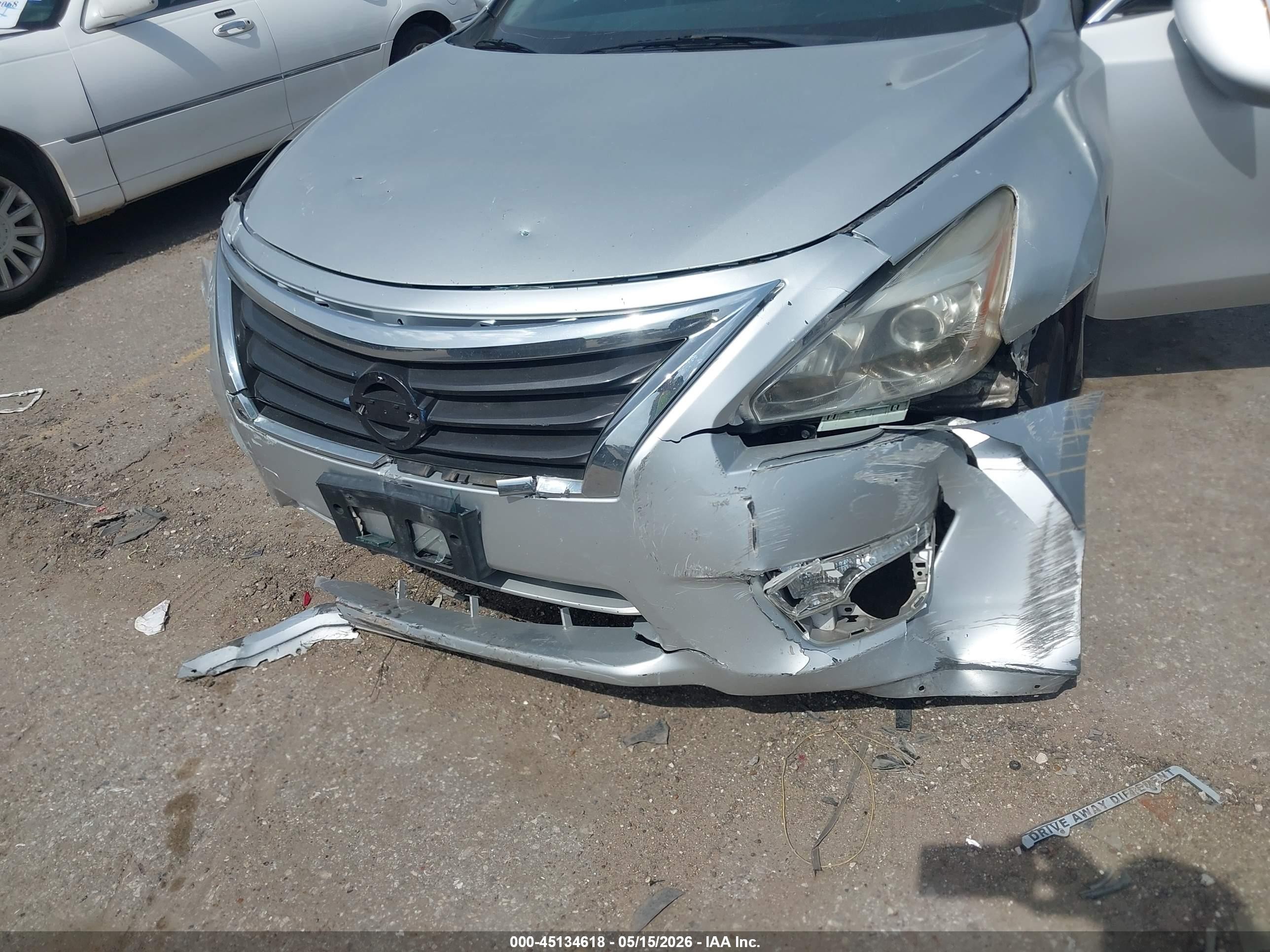 2015 Nissan Altima 2.5 S Серебряный vin: 1N4AL3AP5FN886827