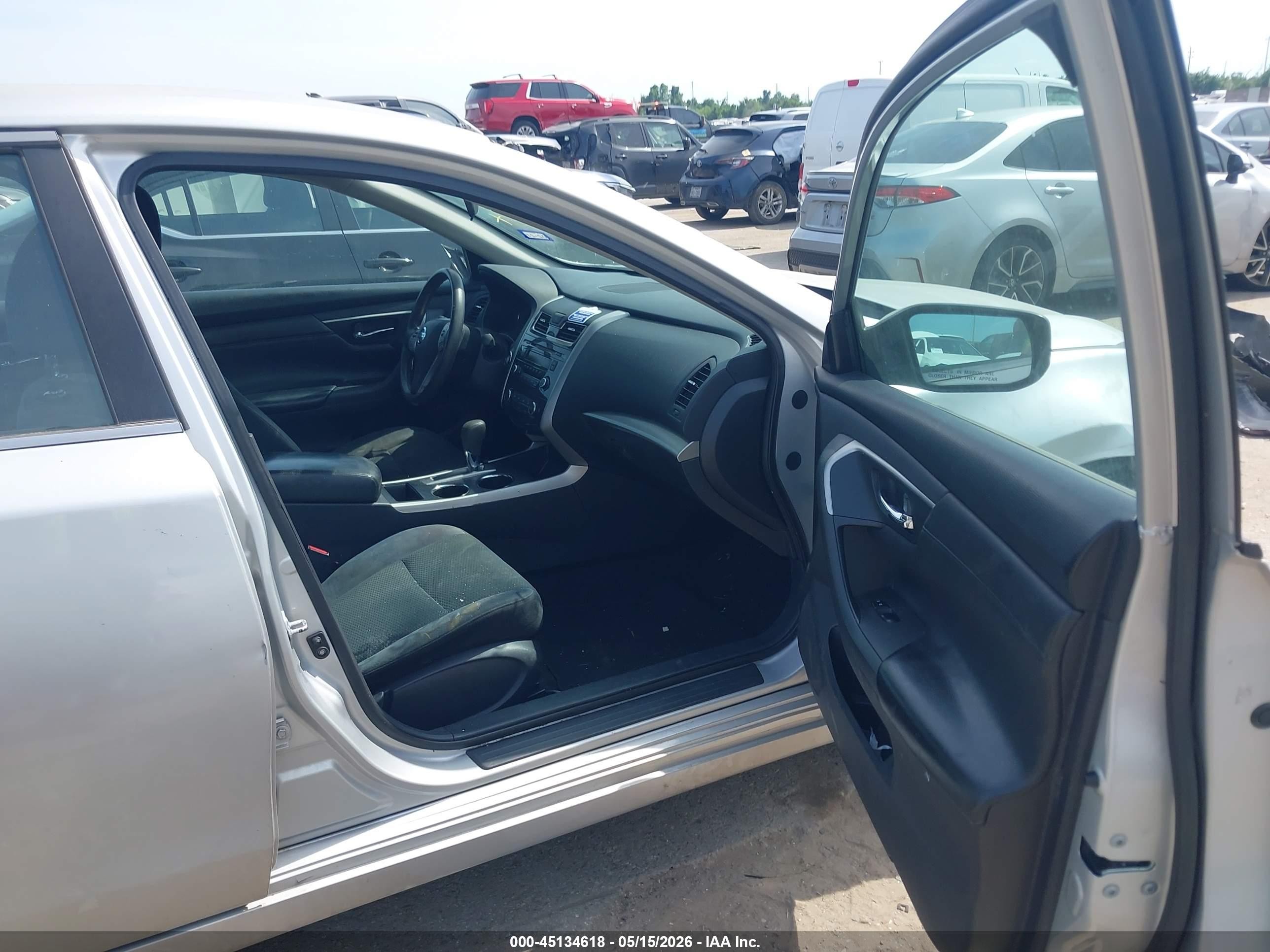 2015 Nissan Altima 2.5 S Серебряный vin: 1N4AL3AP5FN886827