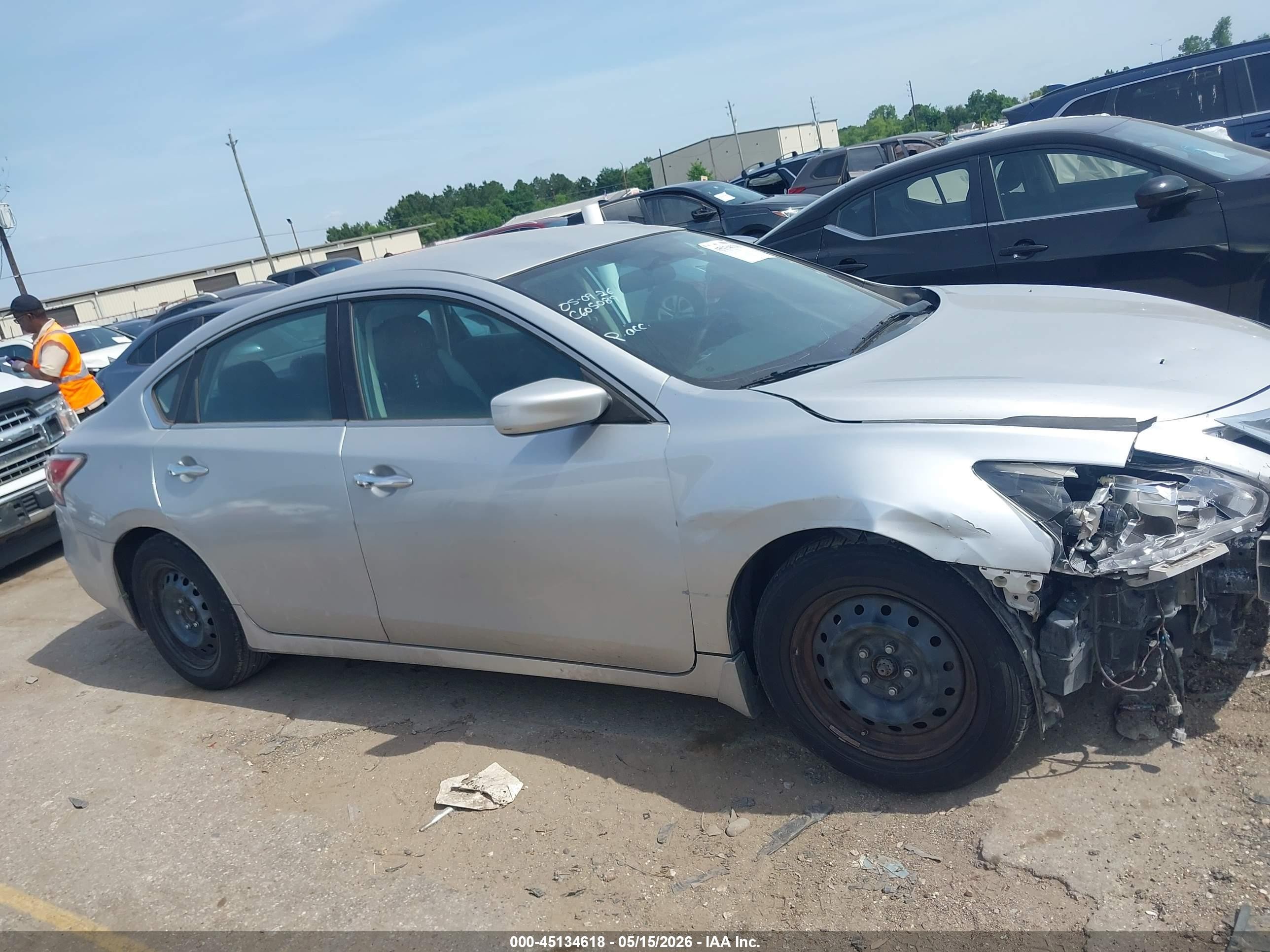 2015 Nissan Altima 2.5 S Серебряный vin: 1N4AL3AP5FN886827