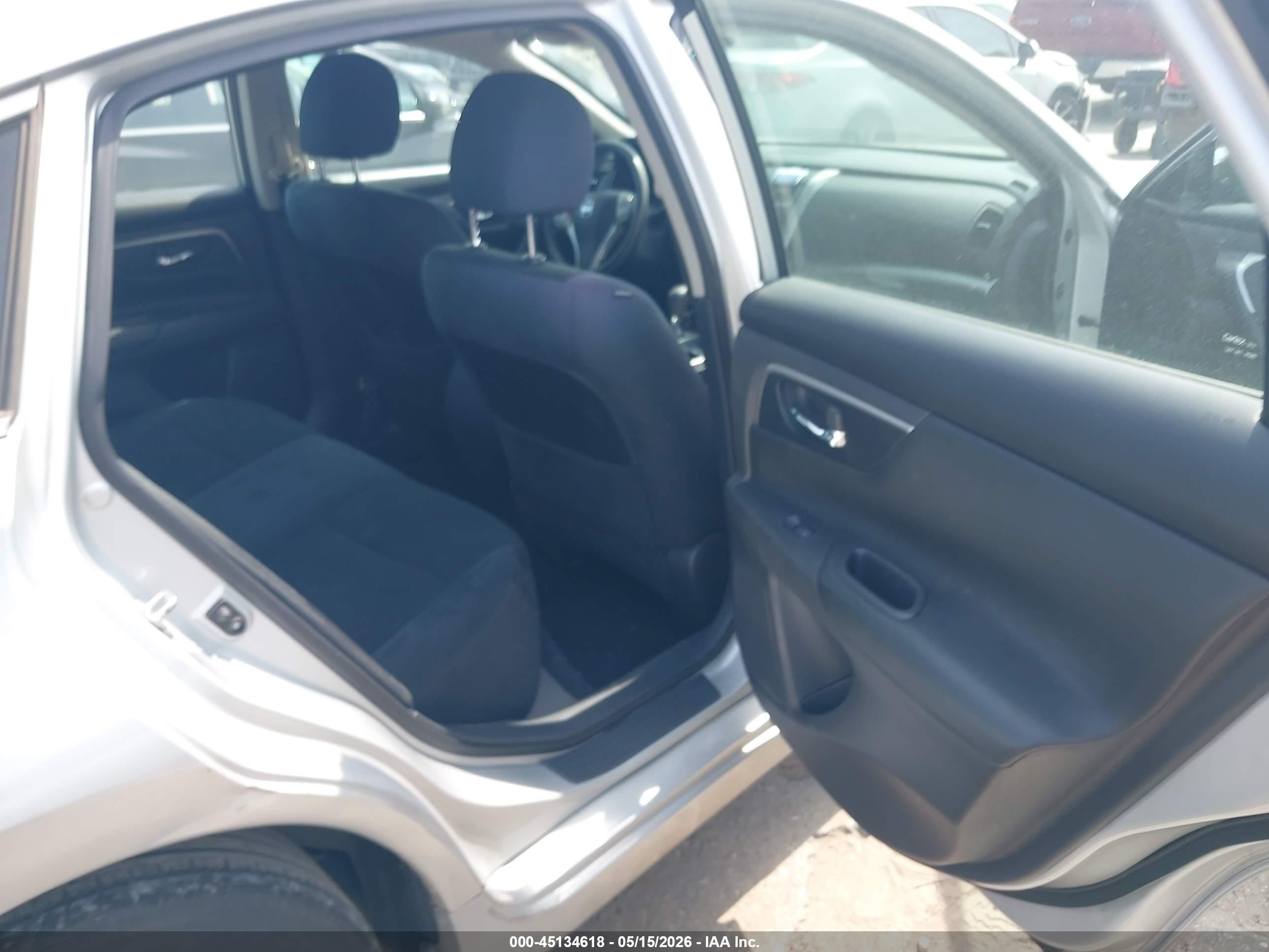 2015 Nissan Altima 2.5 S Серебряный vin: 1N4AL3AP5FN886827