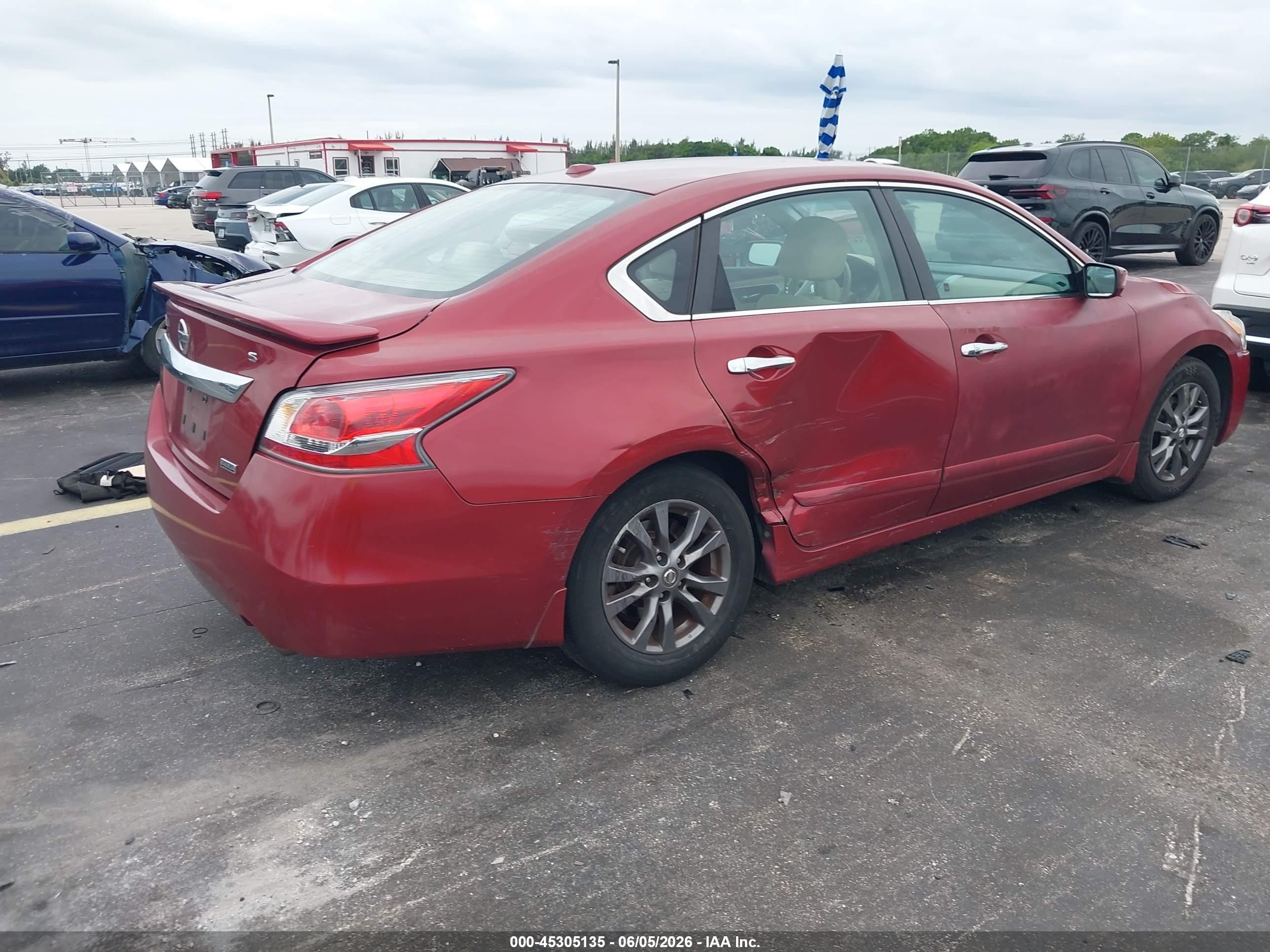 2015 Nissan Altima 2.5 S Red vin: 1N4AL3AP5FN914819