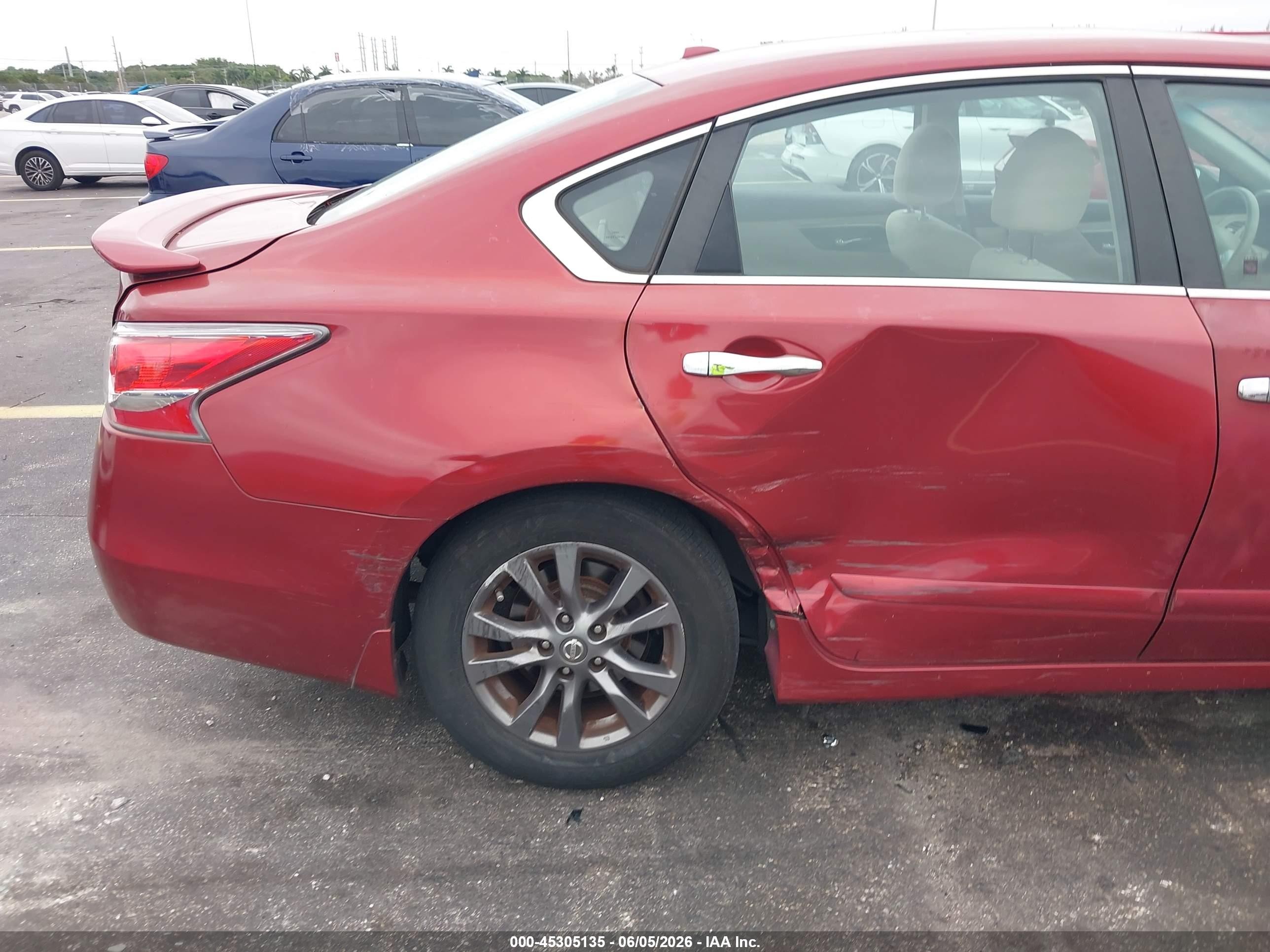 2015 Nissan Altima 2.5 S Red vin: 1N4AL3AP5FN914819
