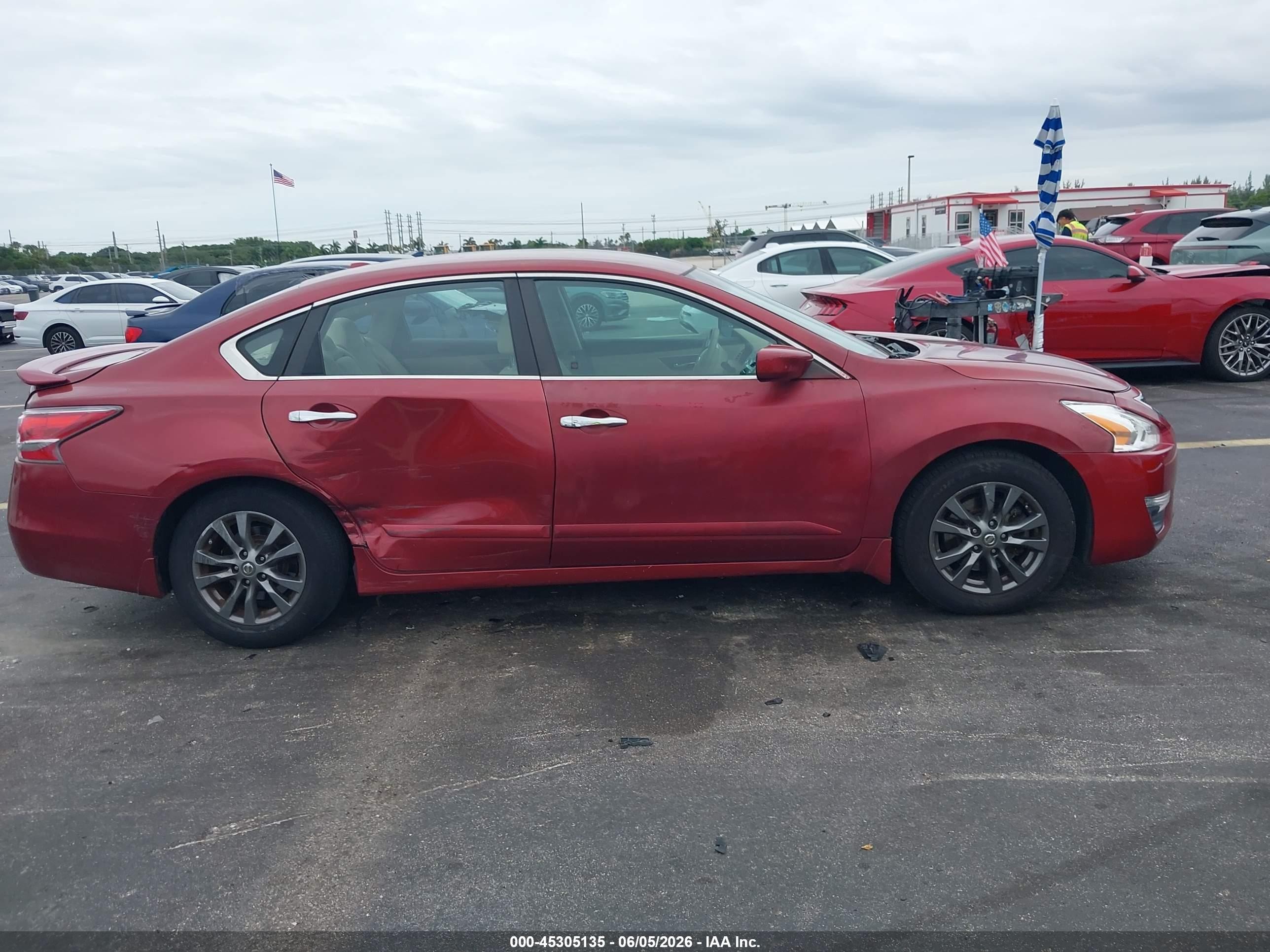2015 Nissan Altima 2.5 S Red vin: 1N4AL3AP5FN914819