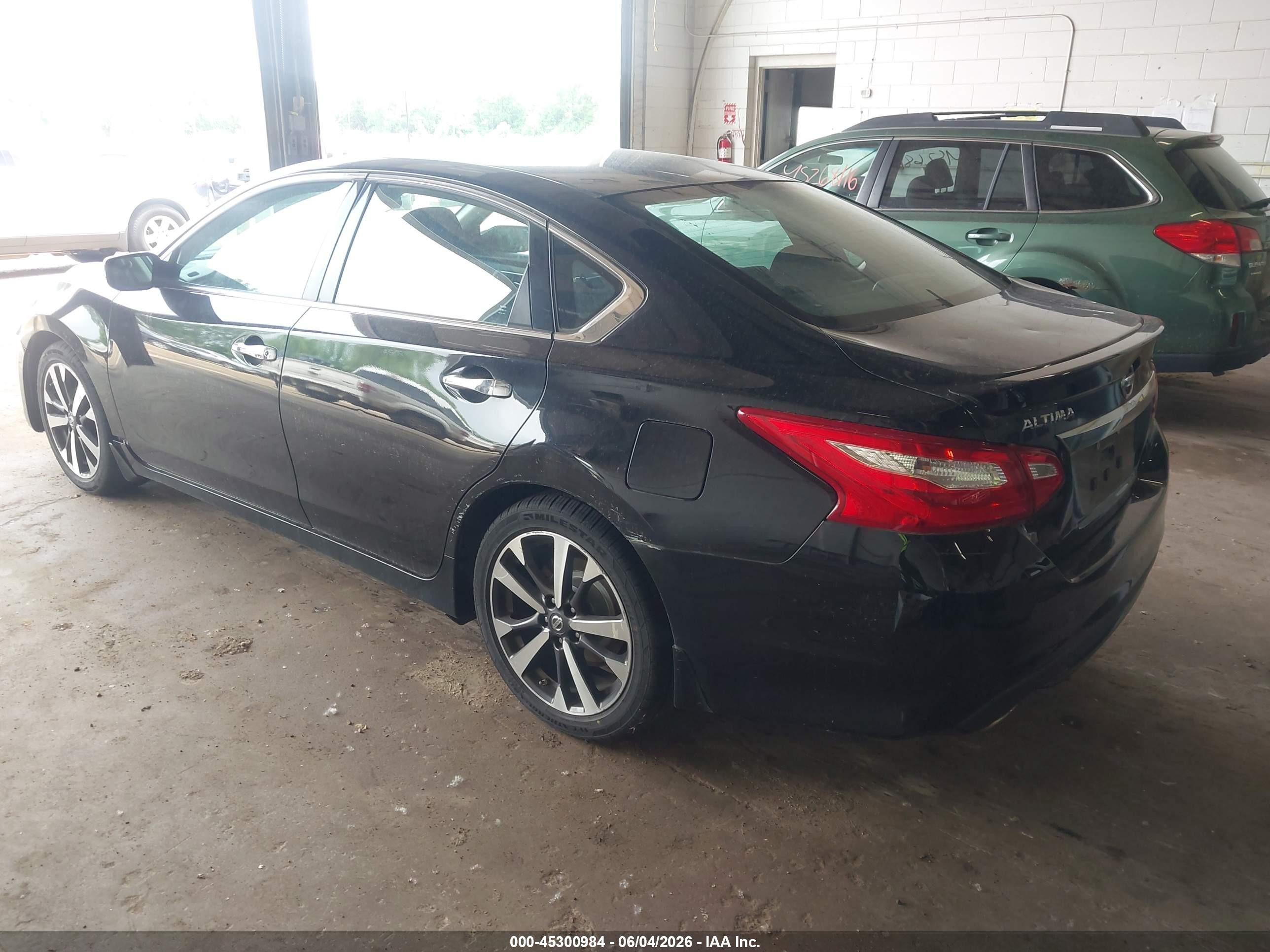 2016 Nissan Altima 2.5 Sr Black vin: 1N4AL3AP5GC181569