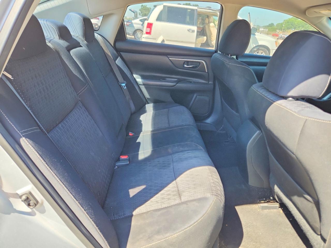2017 Nissan Altima 2.5 Sv Silver vin: 1N4AL3AP5HC119395