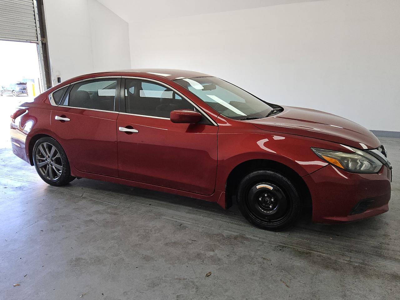 2018 Nissan Altima 2.5 Sr Red vin: 1N4AL3AP5JC197259 Damage: Right Front Wheel, Mismatched, Replacement Required