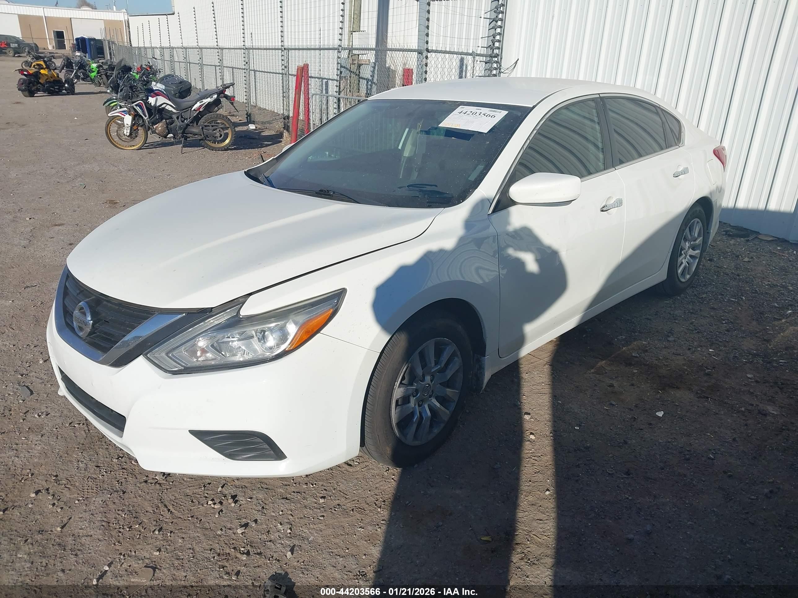2018 Nissan Altima 2.5 S White vin: 1N4AL3AP5JC289164