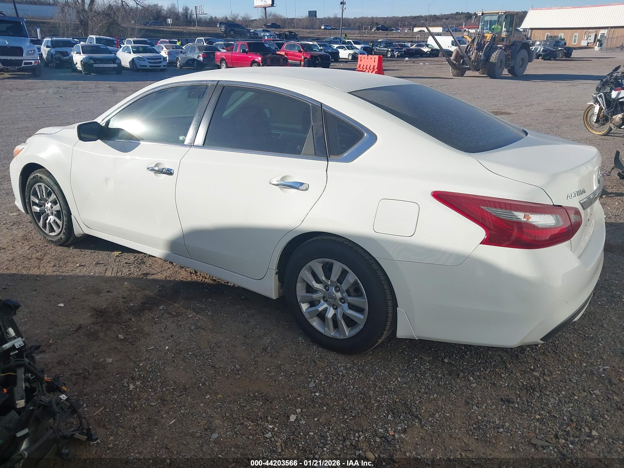 2018 Nissan Altima 2.5 S White vin: 1N4AL3AP5JC289164