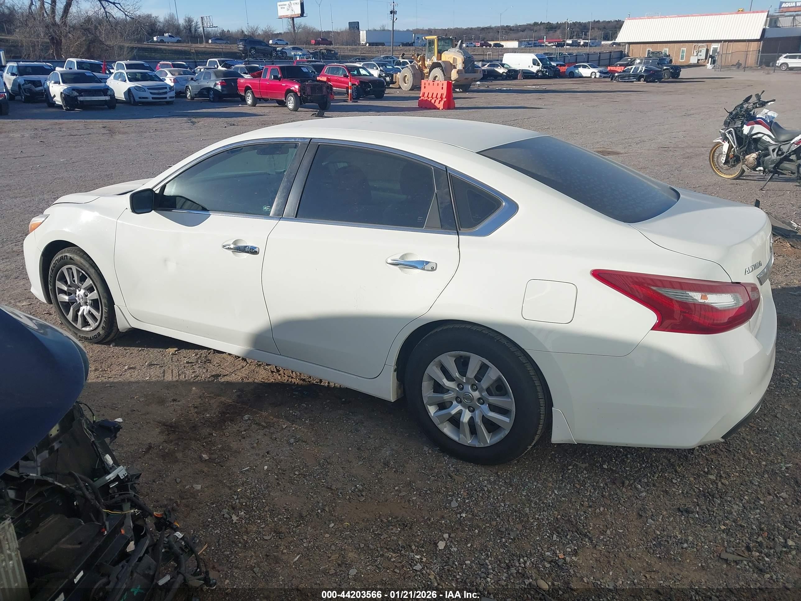 2018 Nissan Altima 2.5 S White vin: 1N4AL3AP5JC289164