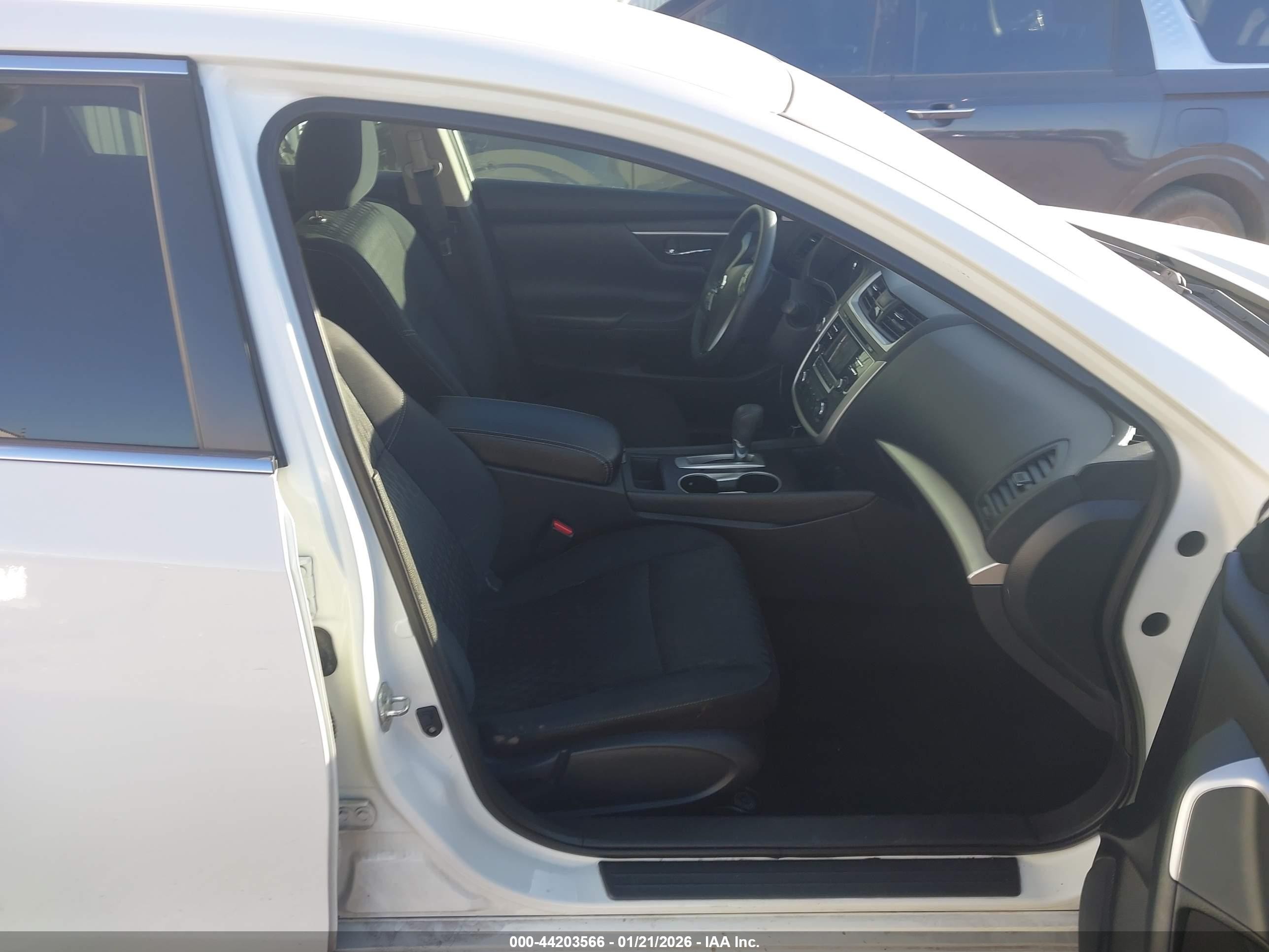 2018 Nissan Altima 2.5 S White vin: 1N4AL3AP5JC289164