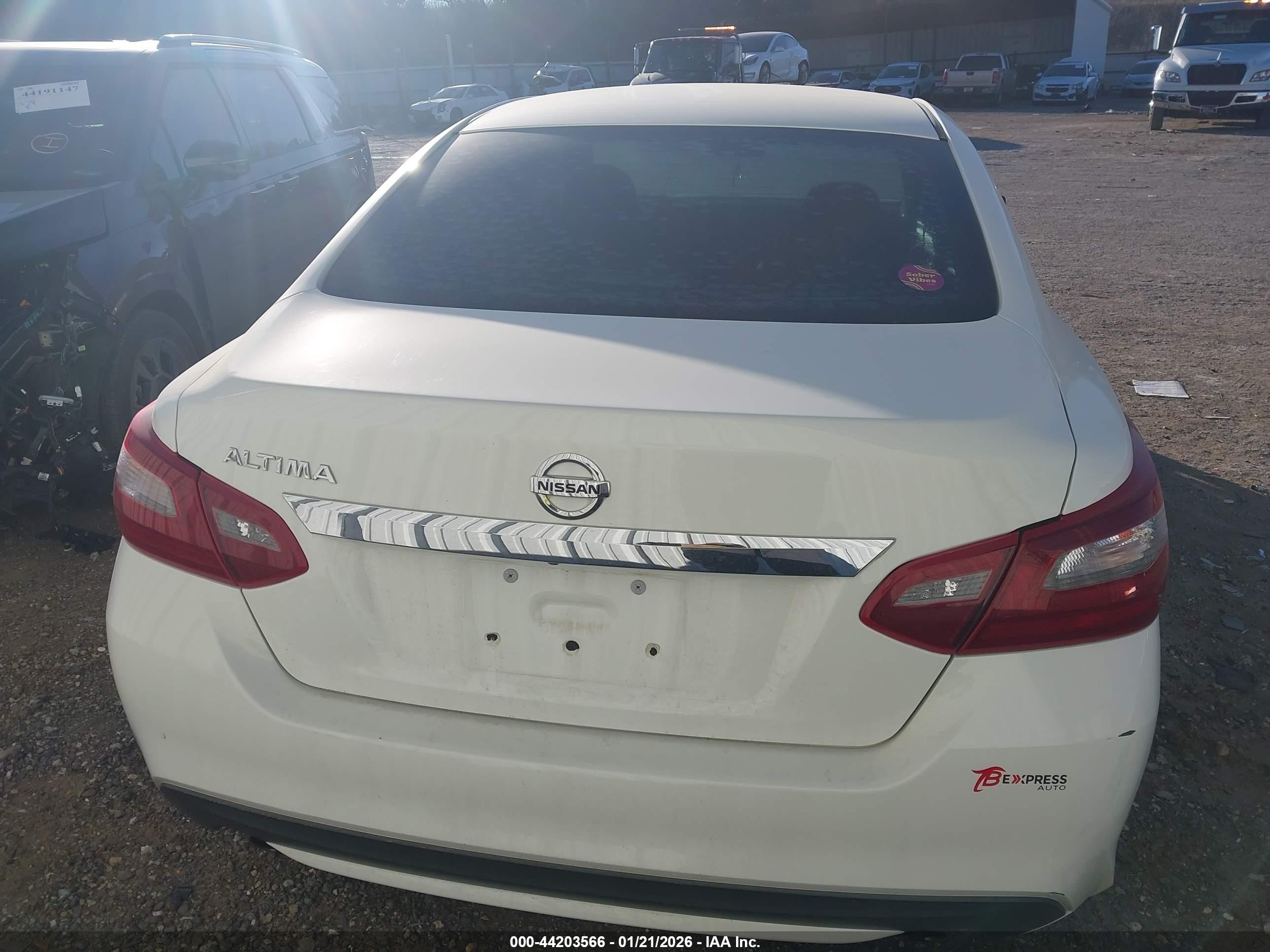 2018 Nissan Altima 2.5 S White vin: 1N4AL3AP5JC289164