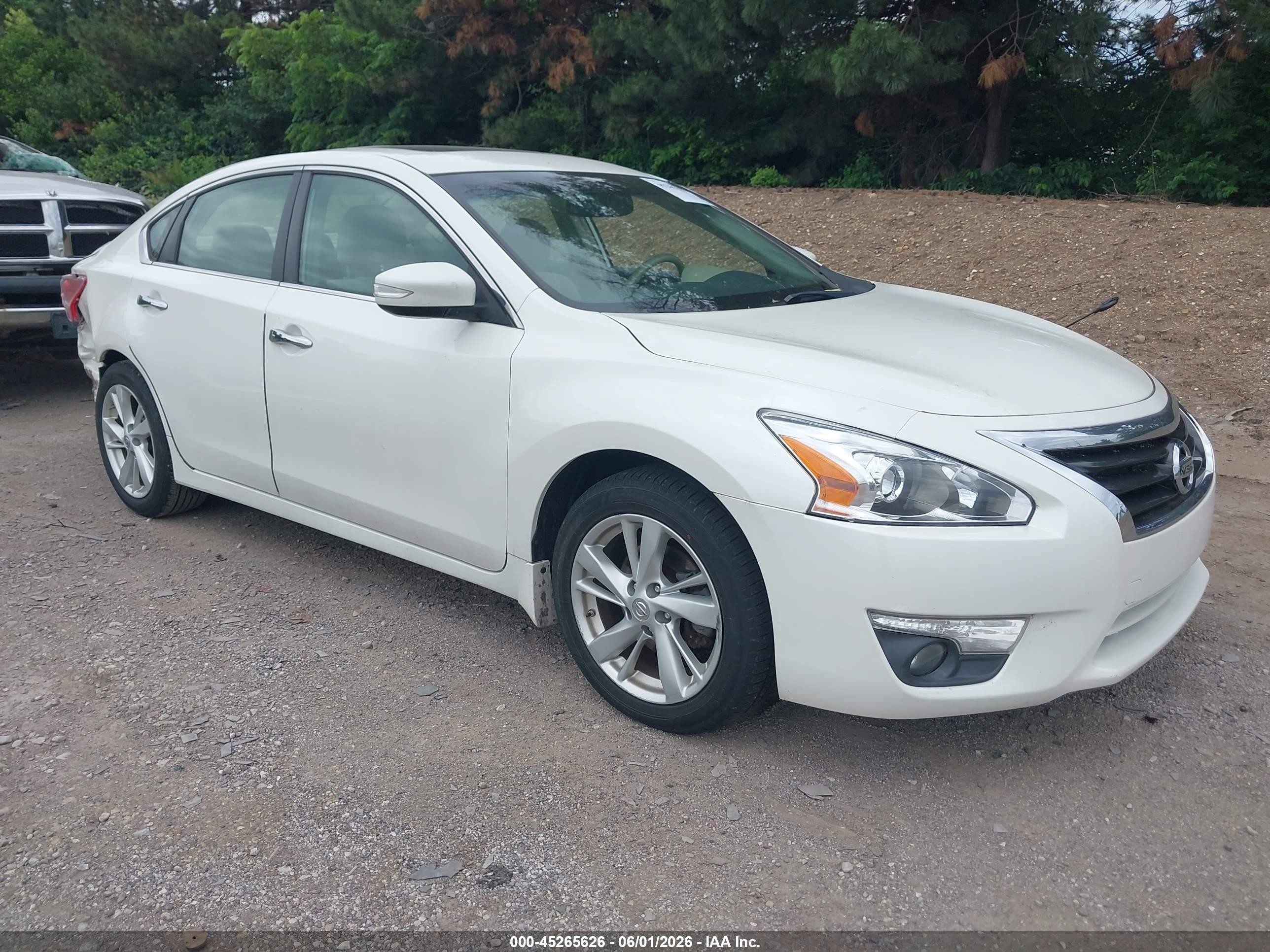 2013 Nissan Altima 2.5 Sv White vin: 1N4AL3AP6DC157387