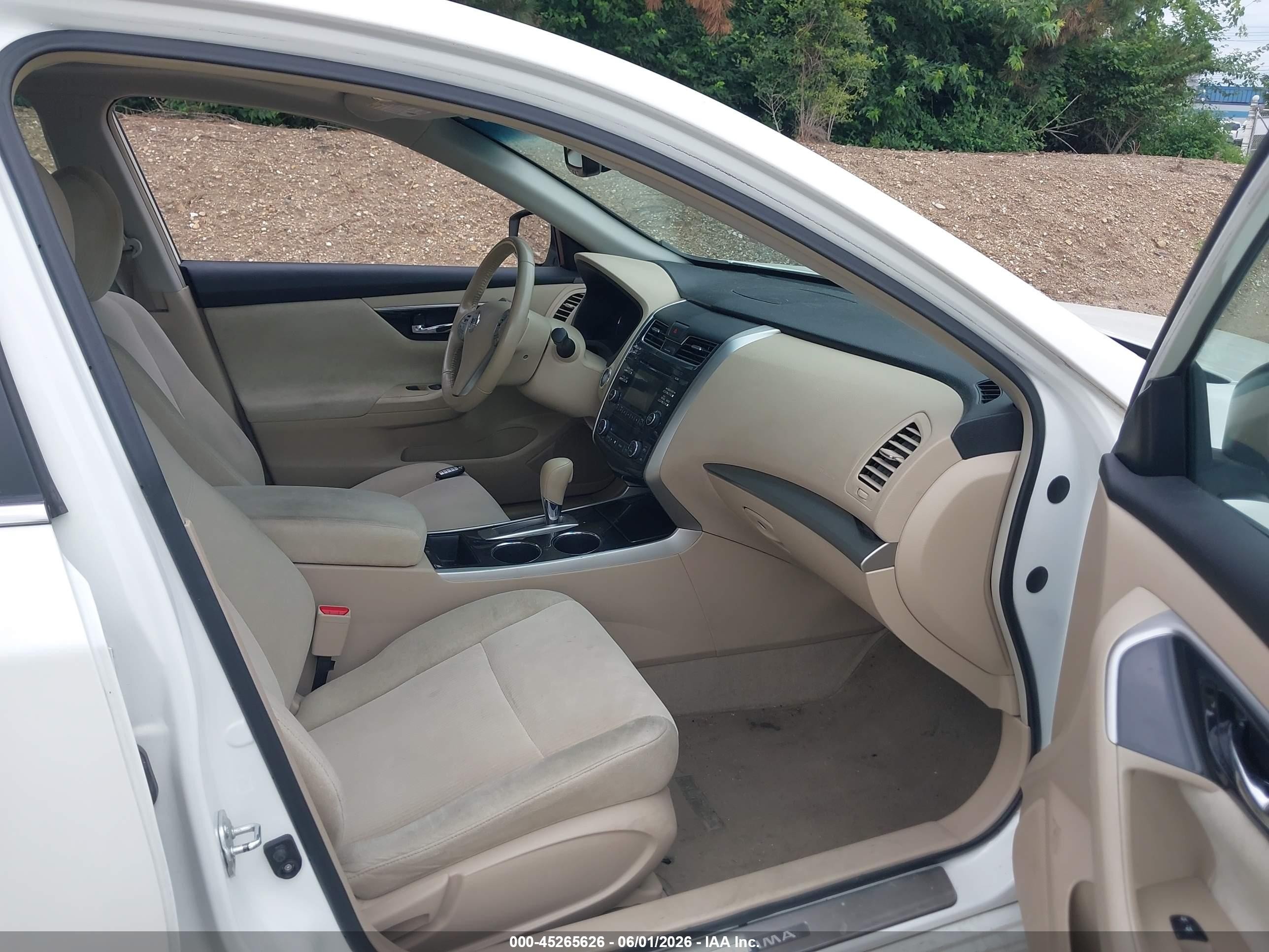 2013 Nissan Altima 2.5 Sv White vin: 1N4AL3AP6DC157387