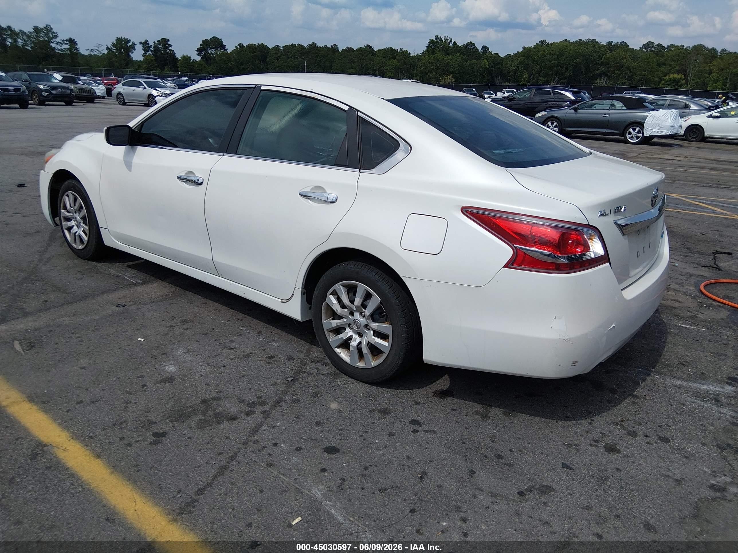 2013 Nissan Altima 2.5 S White vin: 1N4AL3AP6DC905460
