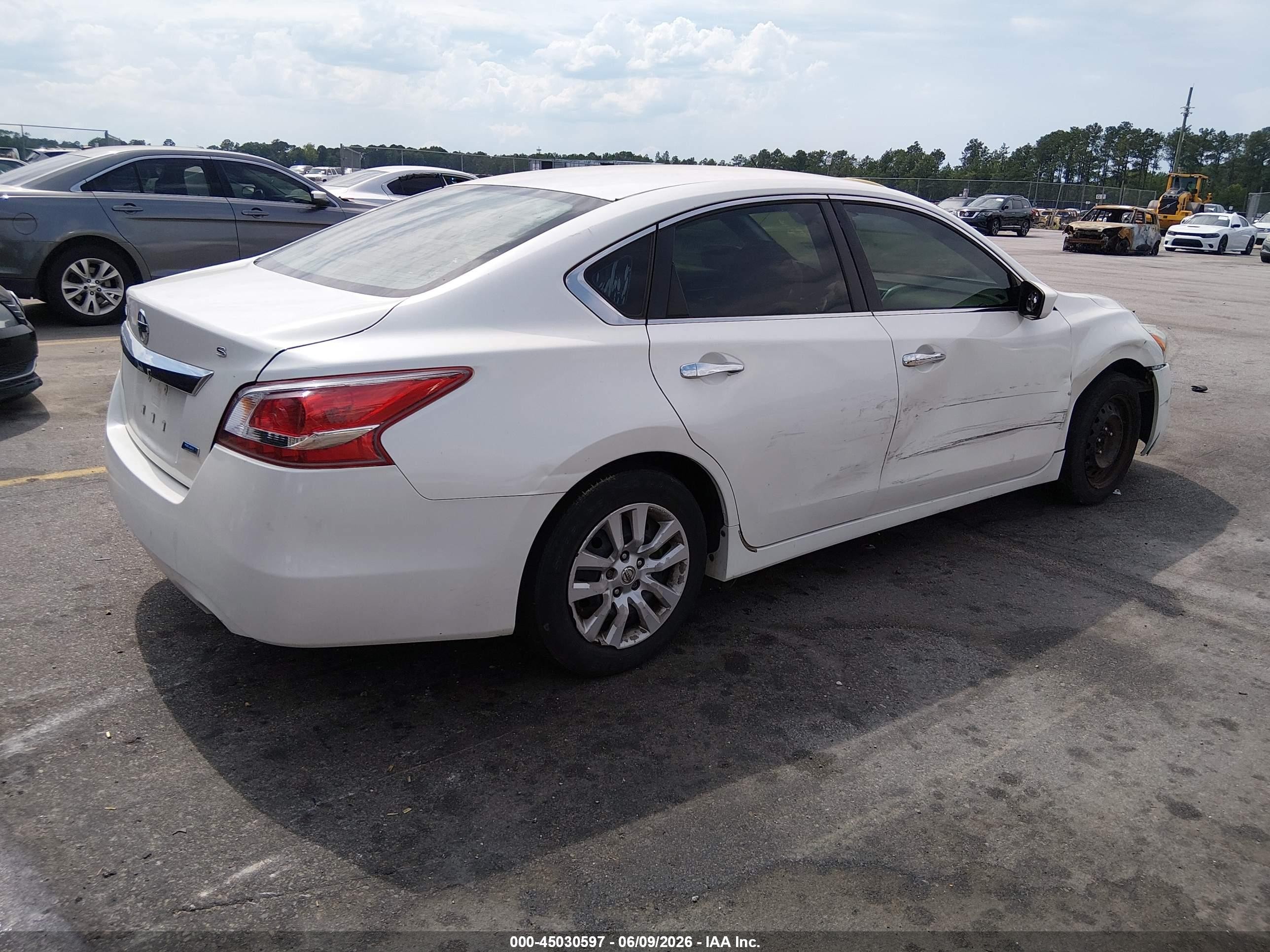2013 Nissan Altima 2.5 S White vin: 1N4AL3AP6DC905460