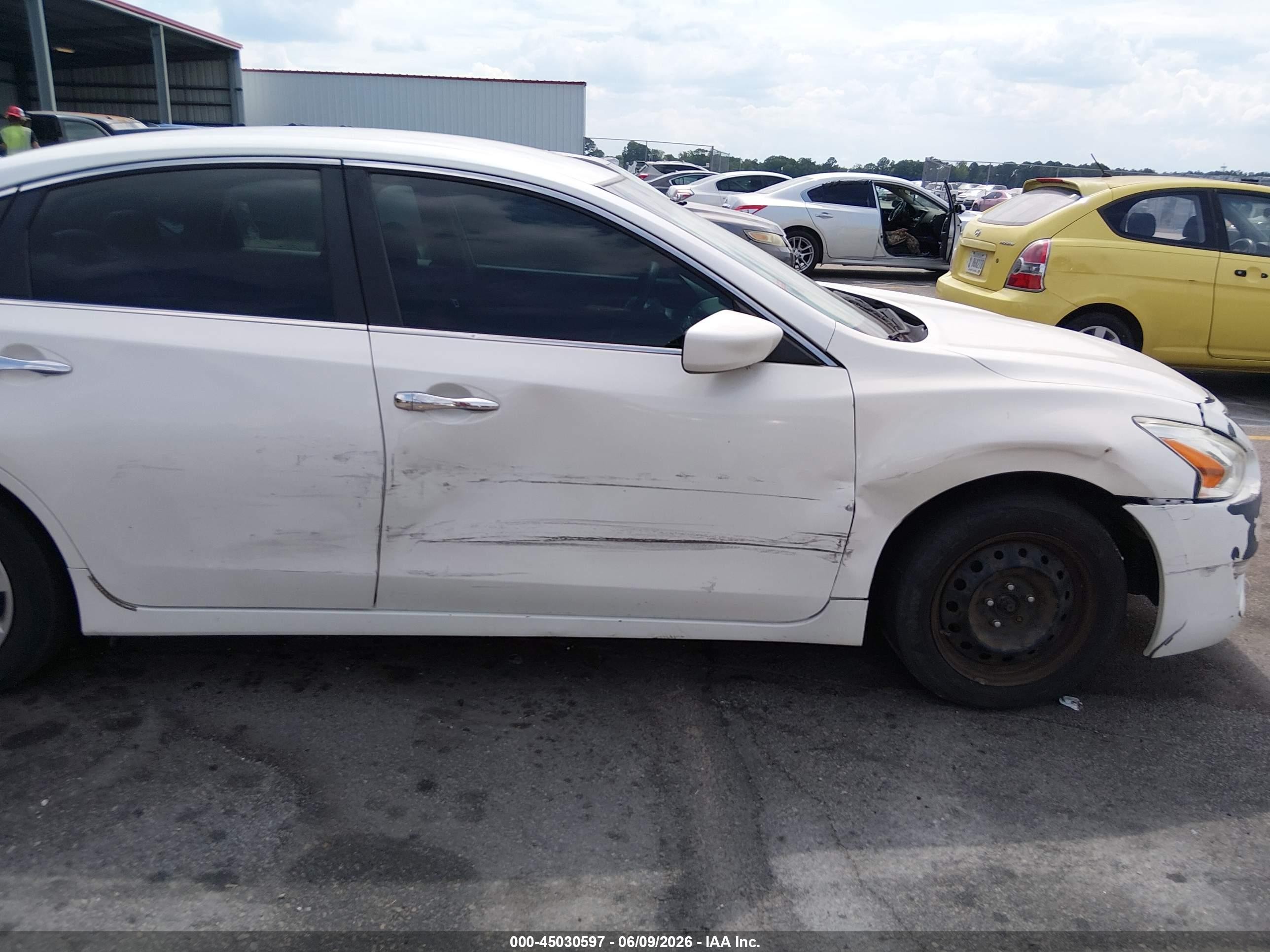2013 Nissan Altima 2.5 S White vin: 1N4AL3AP6DC905460