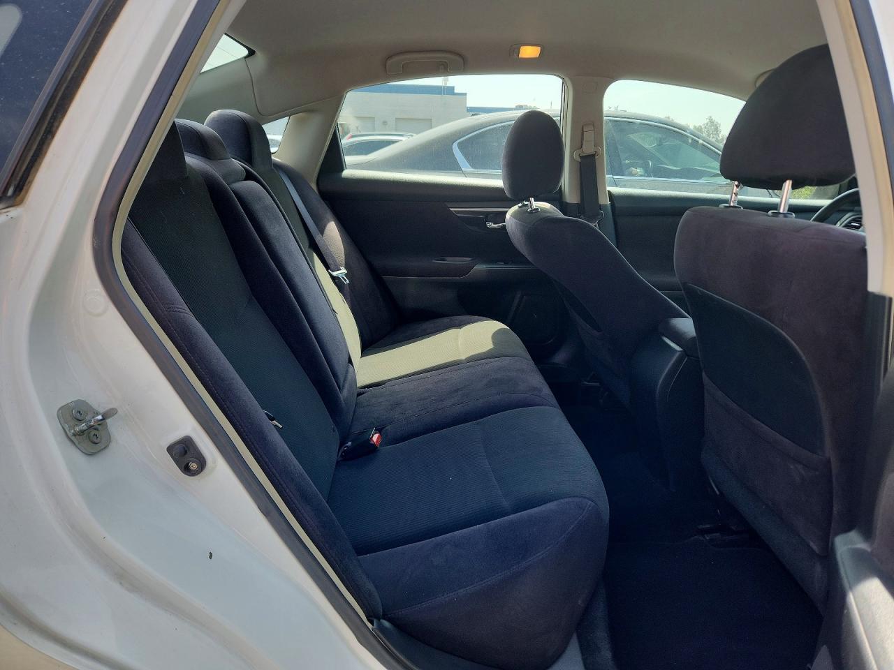 2013 Nissan Altima 2.5 White vin: 1N4AL3AP6DN428372