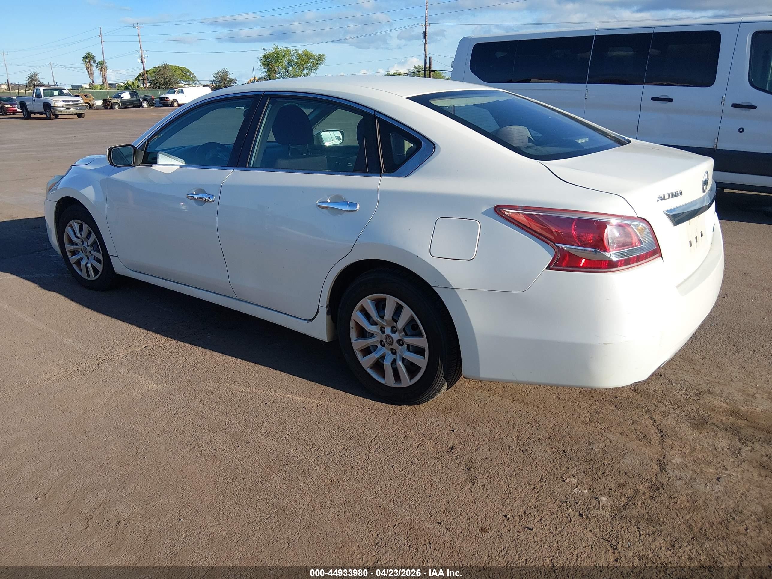 2013 Nissan Altima 2.5 S White vin: 1N4AL3AP6DN480388