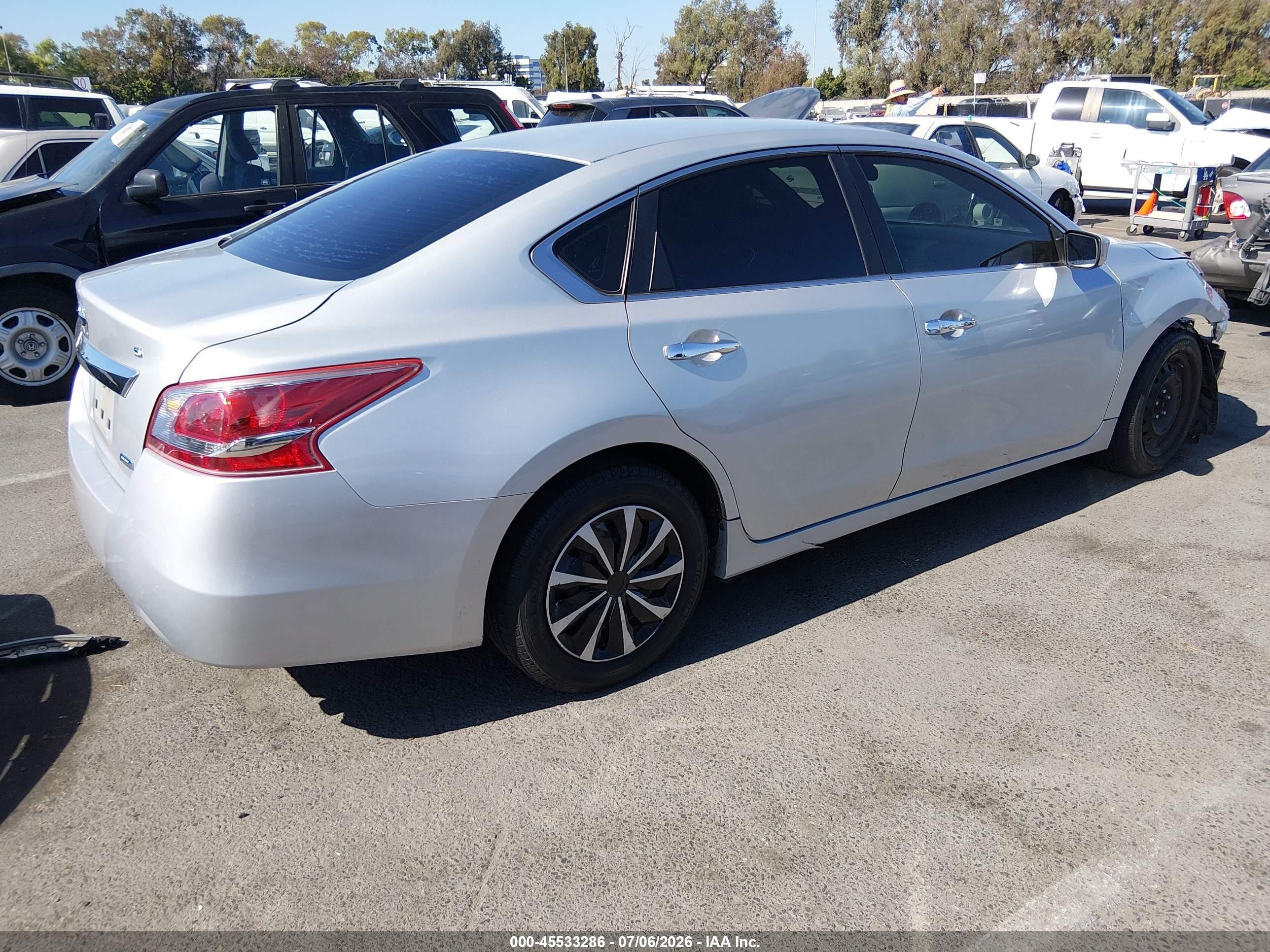 2013 Nissan Altima 2.5 S Silver vin: 1N4AL3AP6DN549905