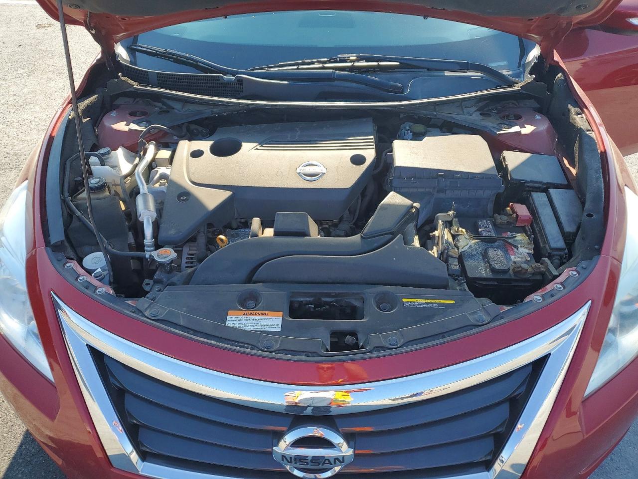 2014 Nissan Altima 2.5 Red vin: 1N4AL3AP6EC102844
