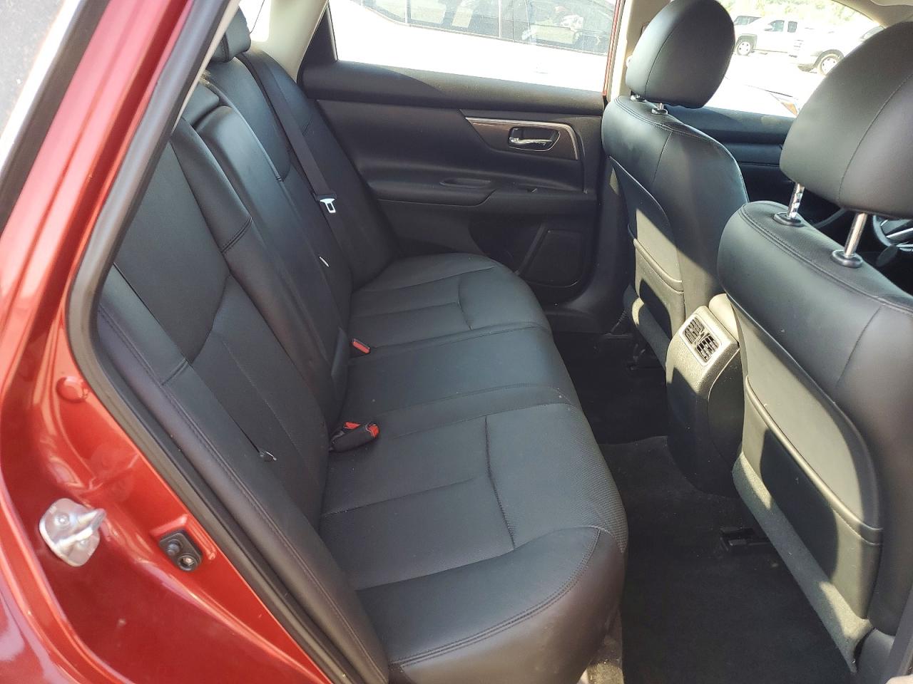 2014 Nissan Altima 2.5 Red vin: 1N4AL3AP6EC102844