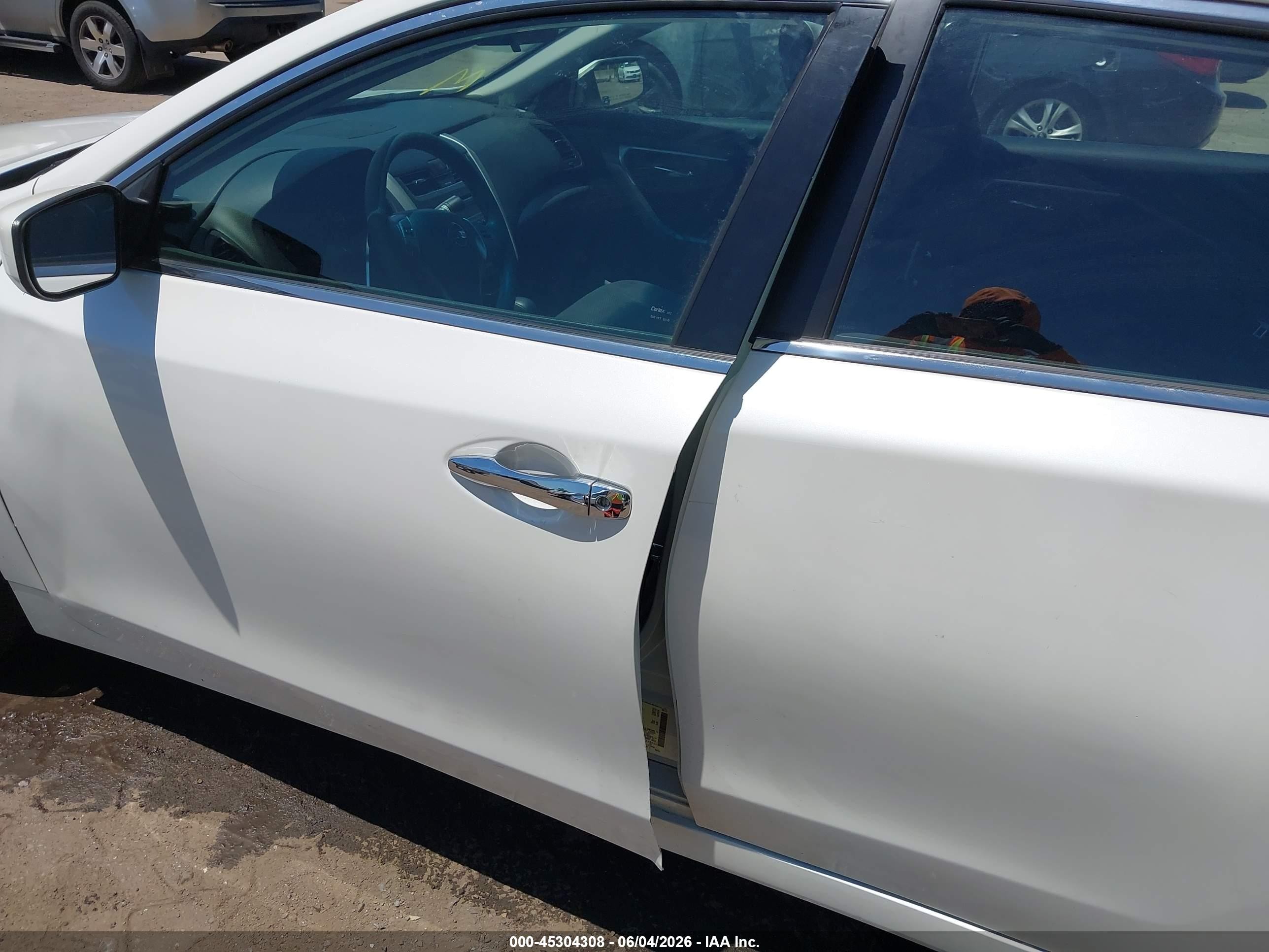 2014 Nissan Altima 2.5 S White vin: 1N4AL3AP6EC128411