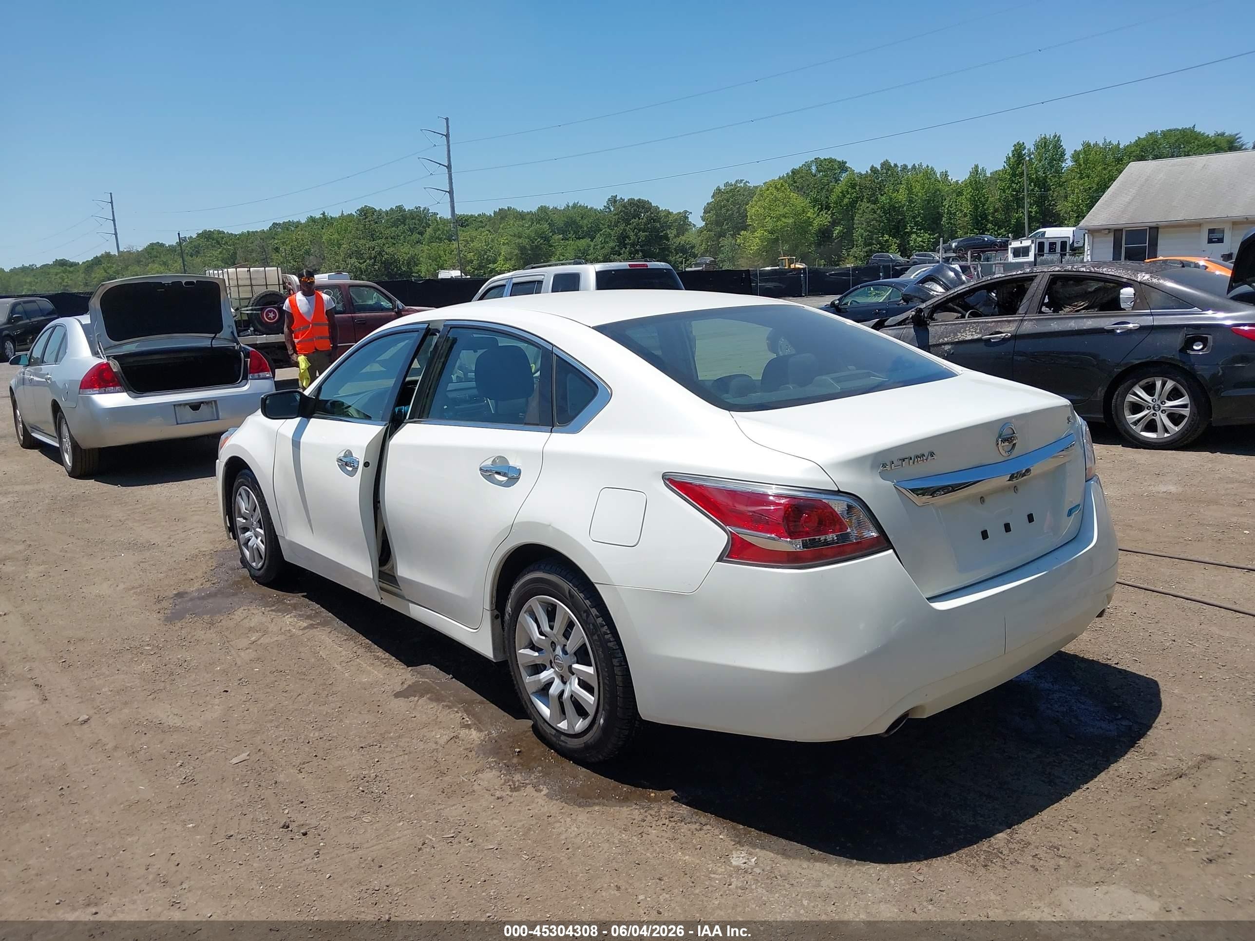 2014 Nissan Altima 2.5 S White vin: 1N4AL3AP6EC128411