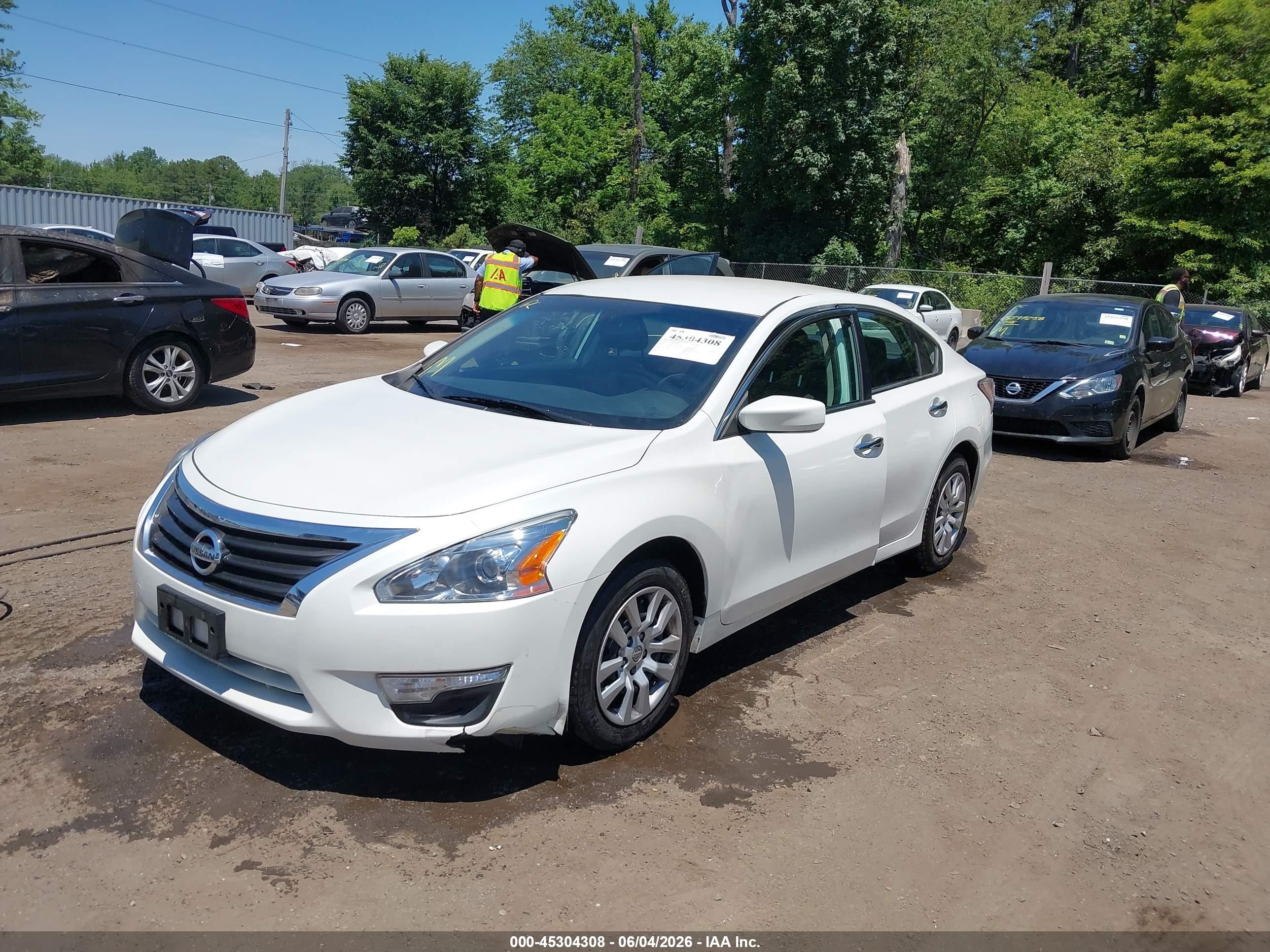2014 Nissan Altima 2.5 S White vin: 1N4AL3AP6EC128411