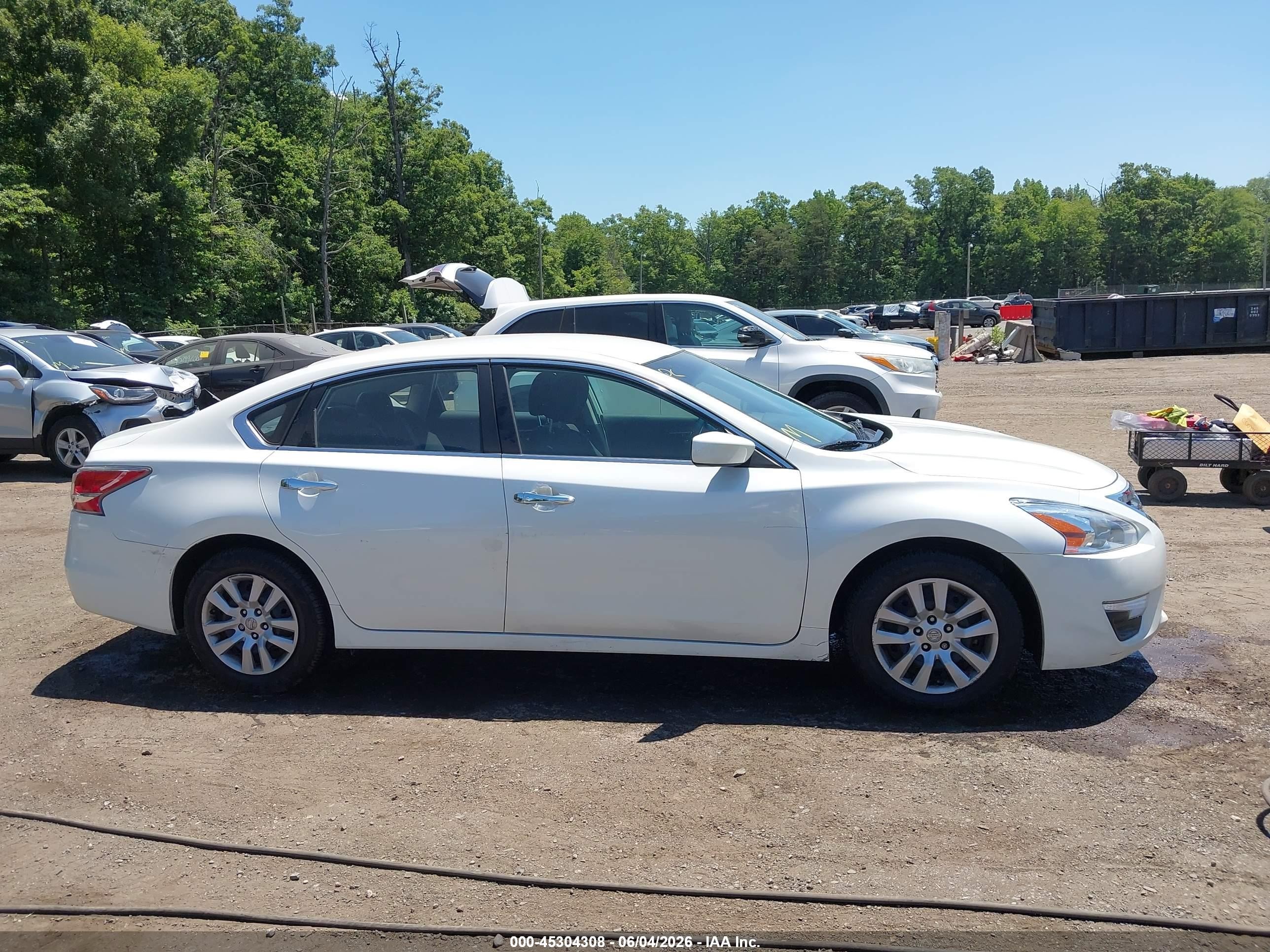 2014 Nissan Altima 2.5 S White vin: 1N4AL3AP6EC128411