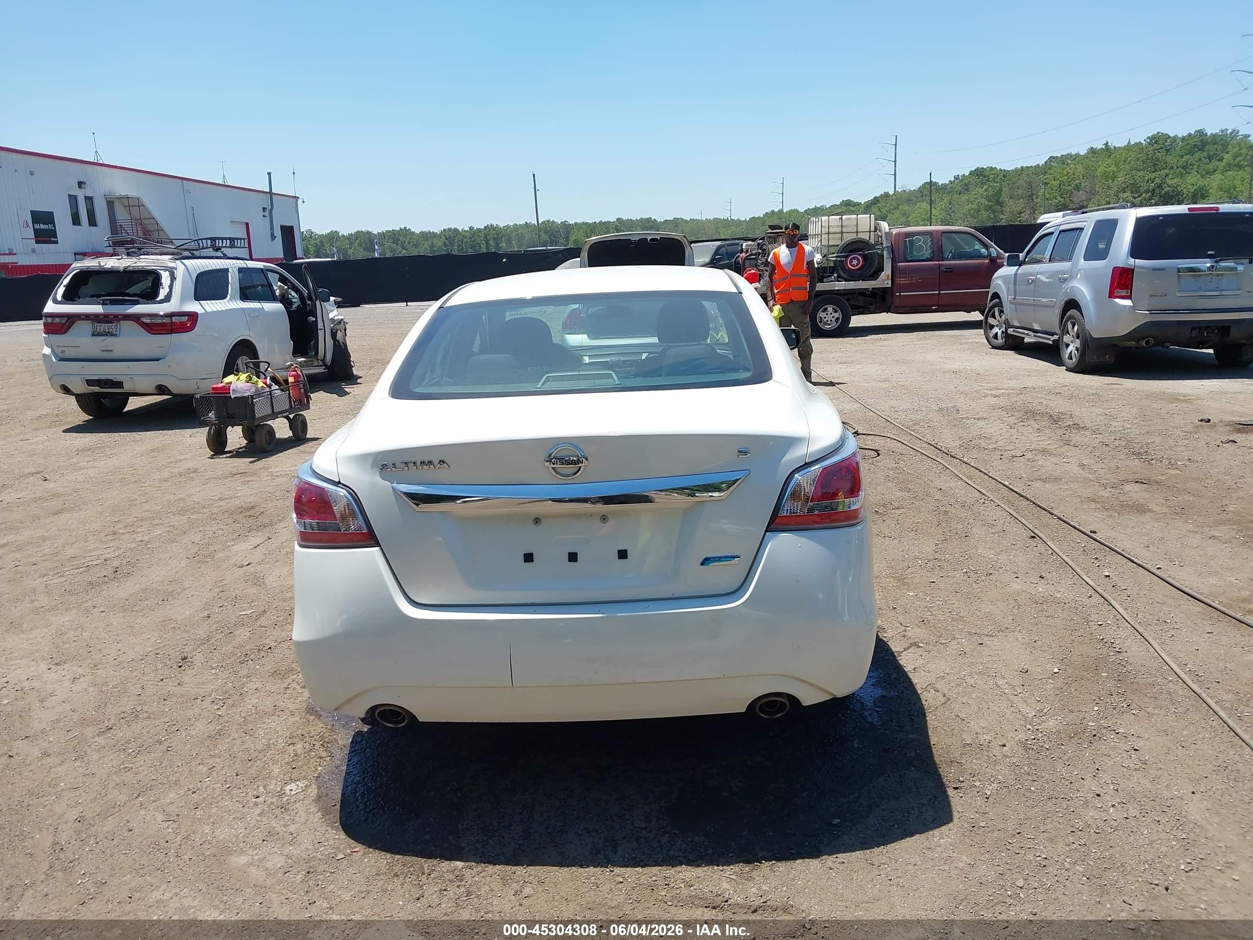 2014 Nissan Altima 2.5 S White vin: 1N4AL3AP6EC128411