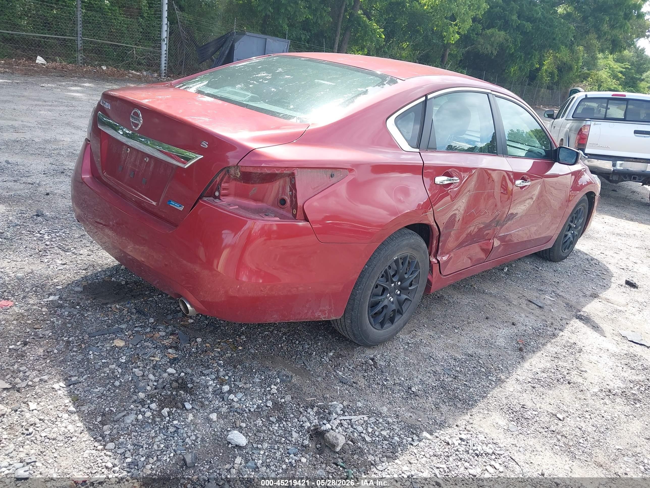 2014 Nissan Altima 2.5 S Red vin: 1N4AL3AP6EC159299
