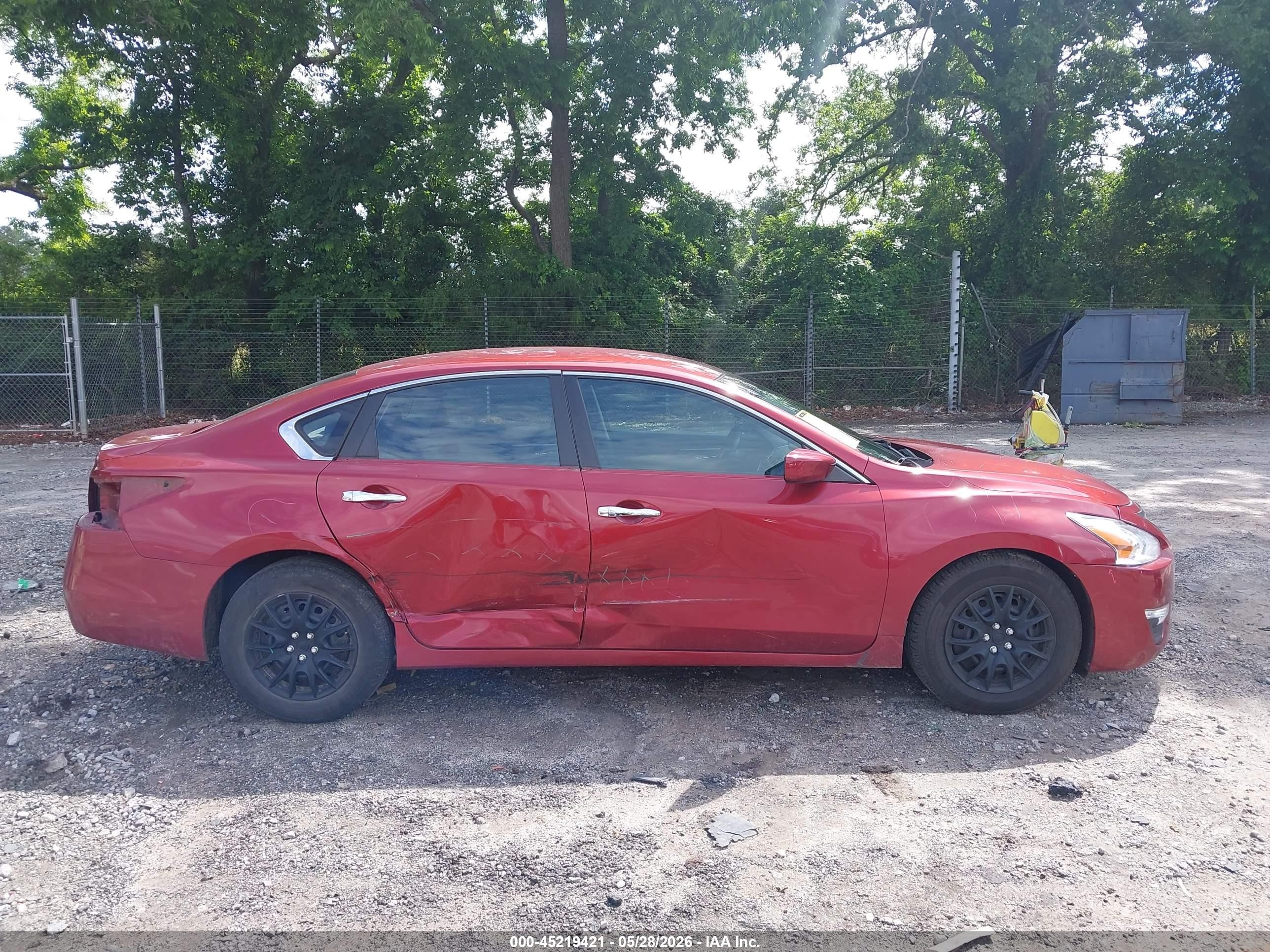 2014 Nissan Altima 2.5 S Red vin: 1N4AL3AP6EC159299
