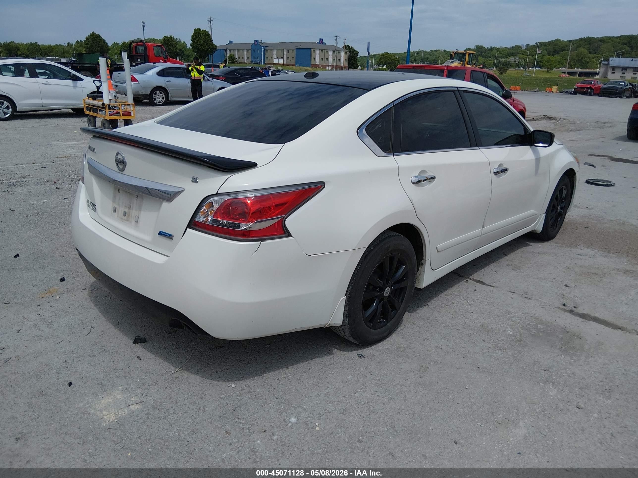 2014 Nissan Altima 2.5 S White vin: 1N4AL3AP6EC275697