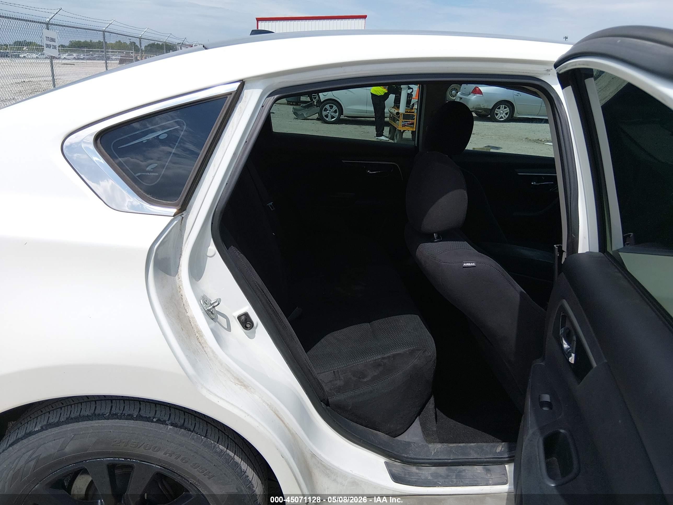 2014 Nissan Altima 2.5 S White vin: 1N4AL3AP6EC275697
