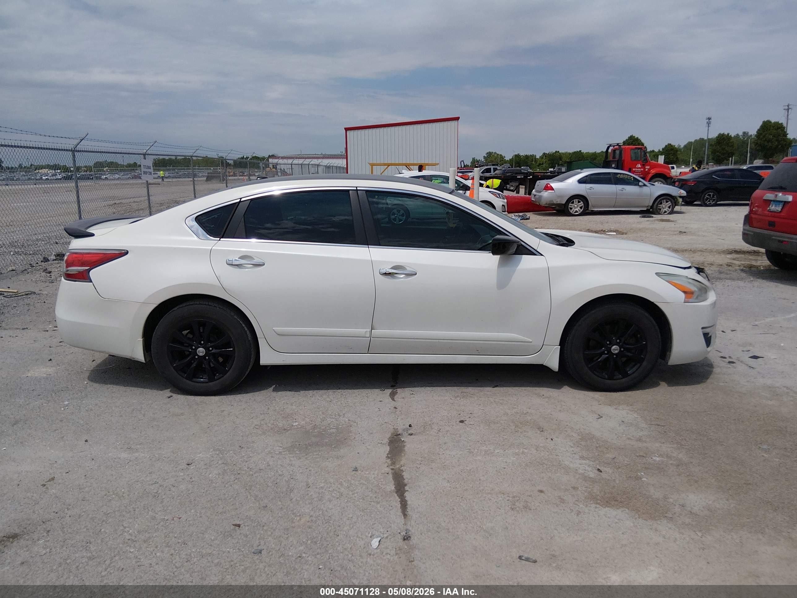 2014 Nissan Altima 2.5 S White vin: 1N4AL3AP6EC275697