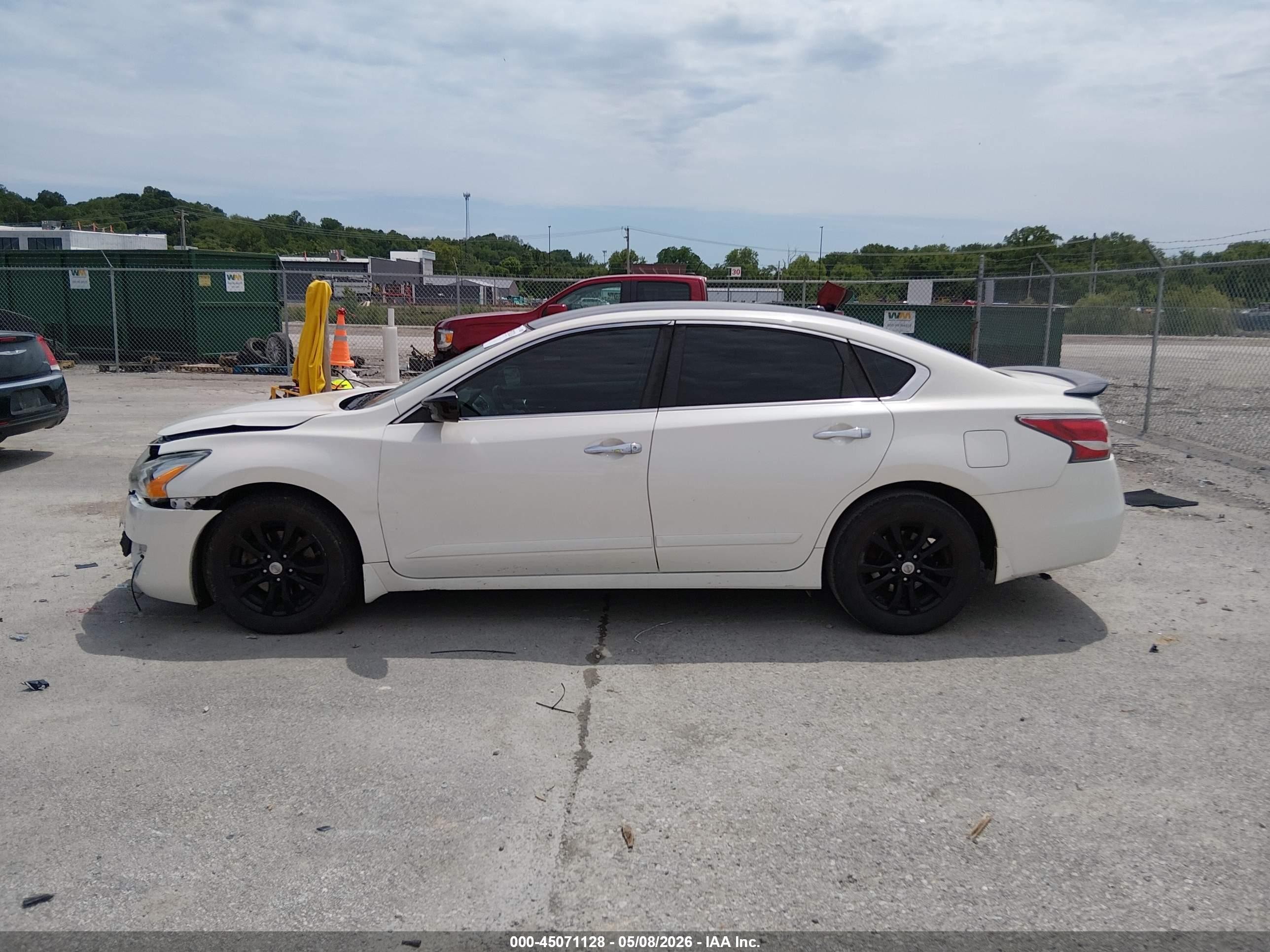 2014 Nissan Altima 2.5 S White vin: 1N4AL3AP6EC275697