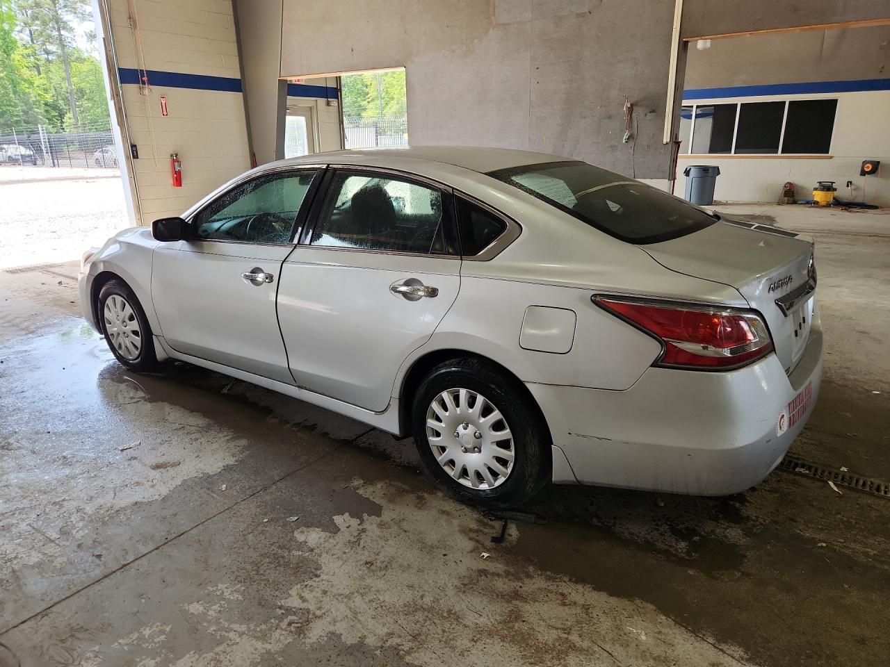2014 Nissan Altima 2.5 S Silver vin: 1N4AL3AP6EC327703 Damage: Left Qtr Panel, Dent(S) W/ Paint Dmg, 2 To 3 Inches