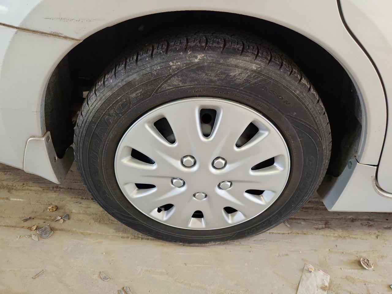 2014 Nissan Altima 2.5 S Silver vin: 1N4AL3AP6EC327703 Damage: Right Rear Tire, Worn, Replacement Required